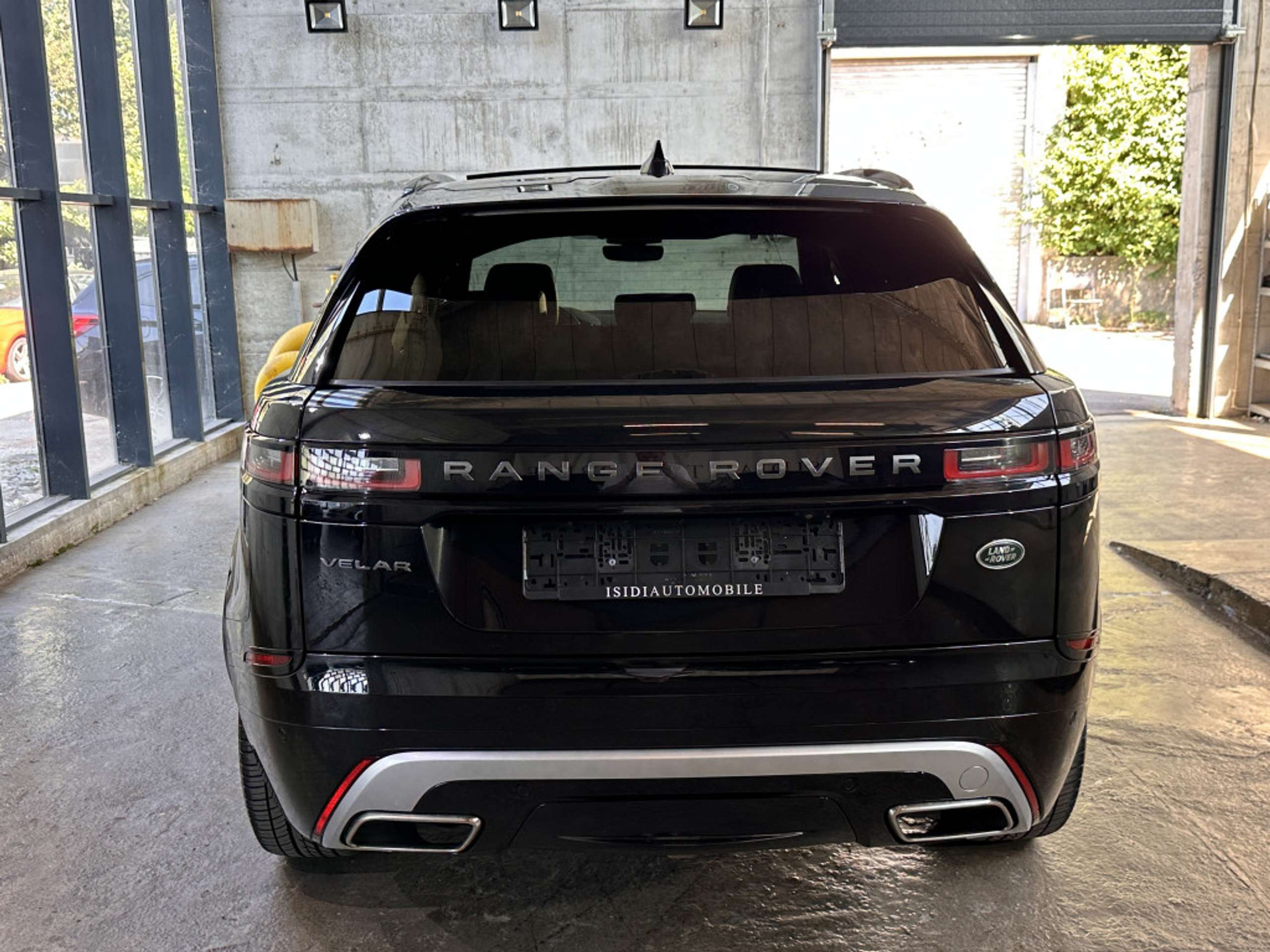 Land Rover - Range Rover Velar