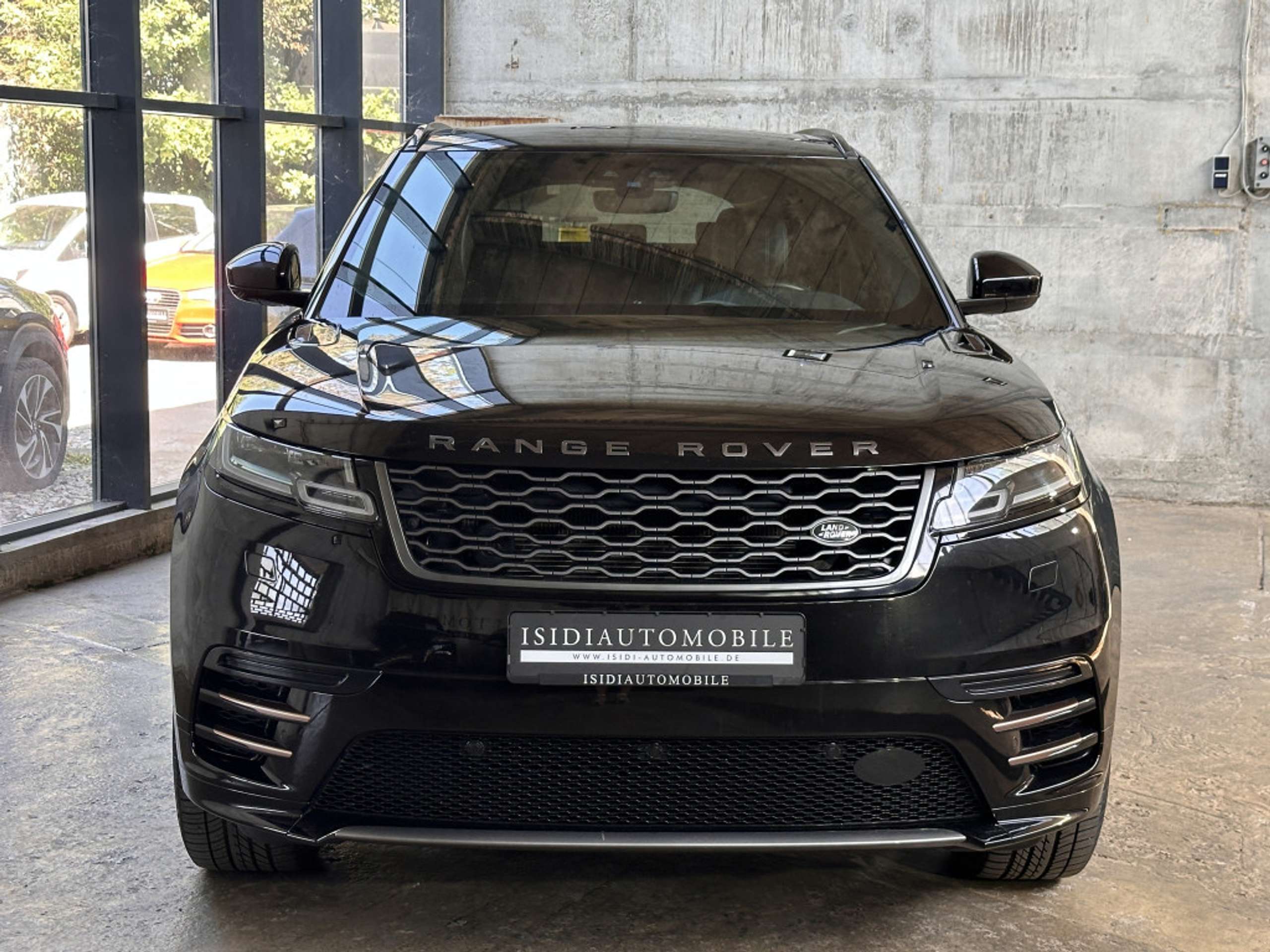 Land Rover - Range Rover Velar