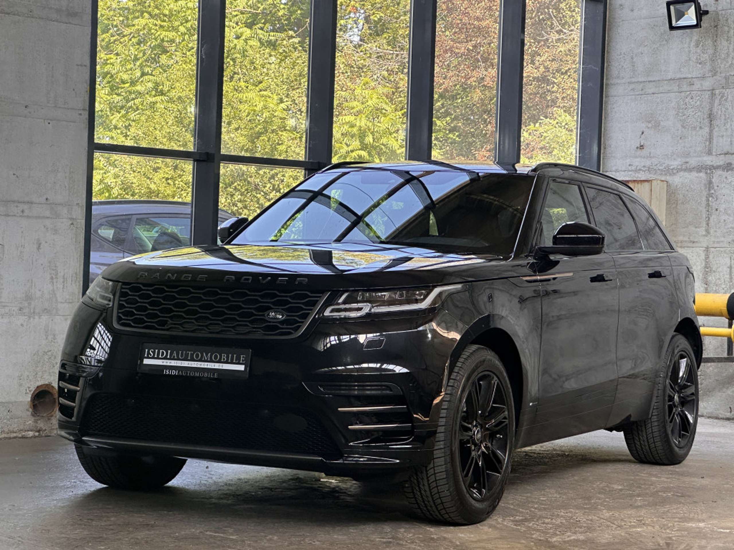 Land Rover - Range Rover Velar