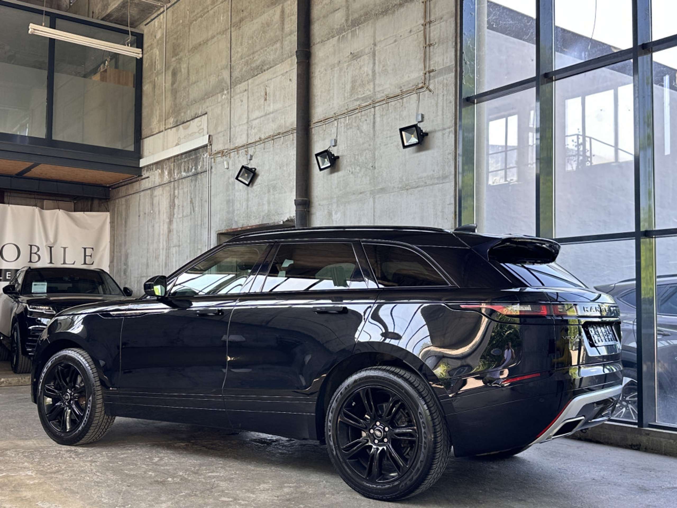 Land Rover - Range Rover Velar