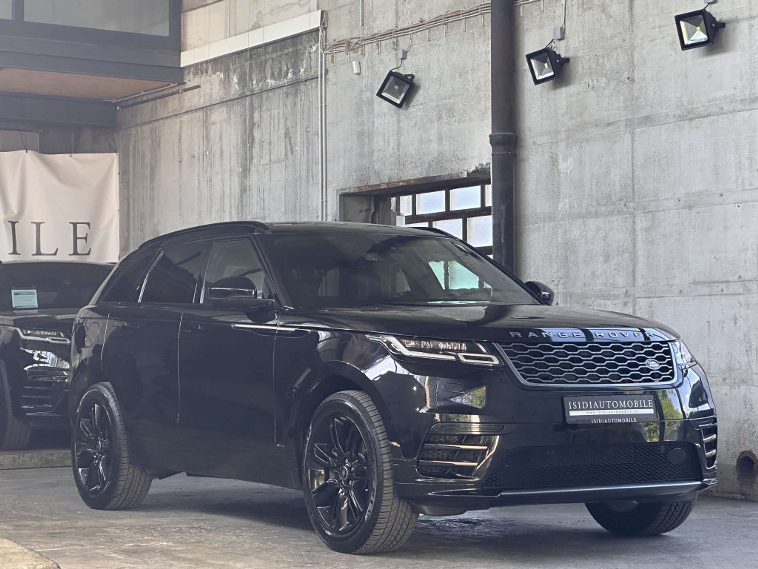 Land Rover - Range Rover Velar