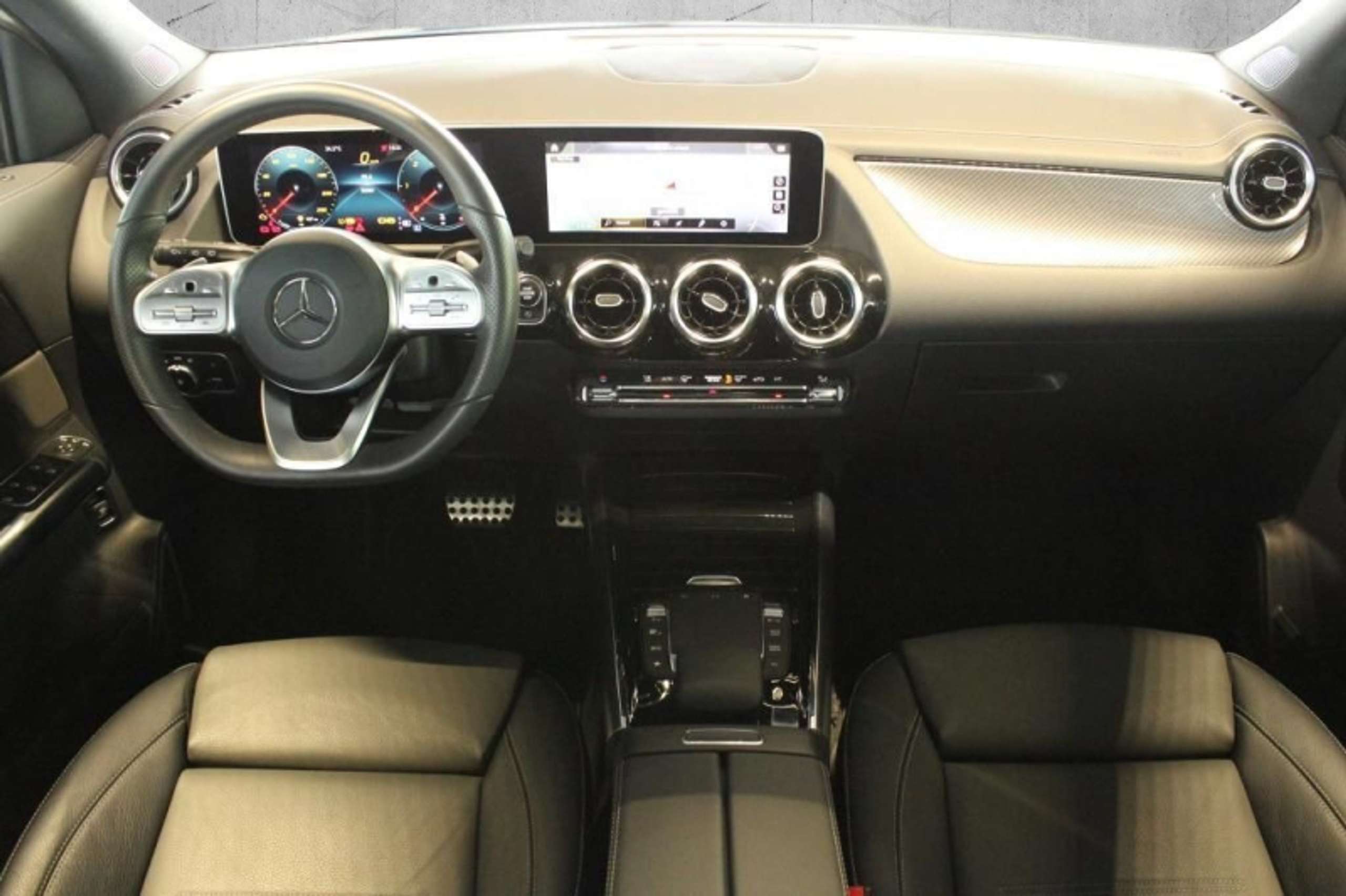 Mercedes-Benz - GLA 200