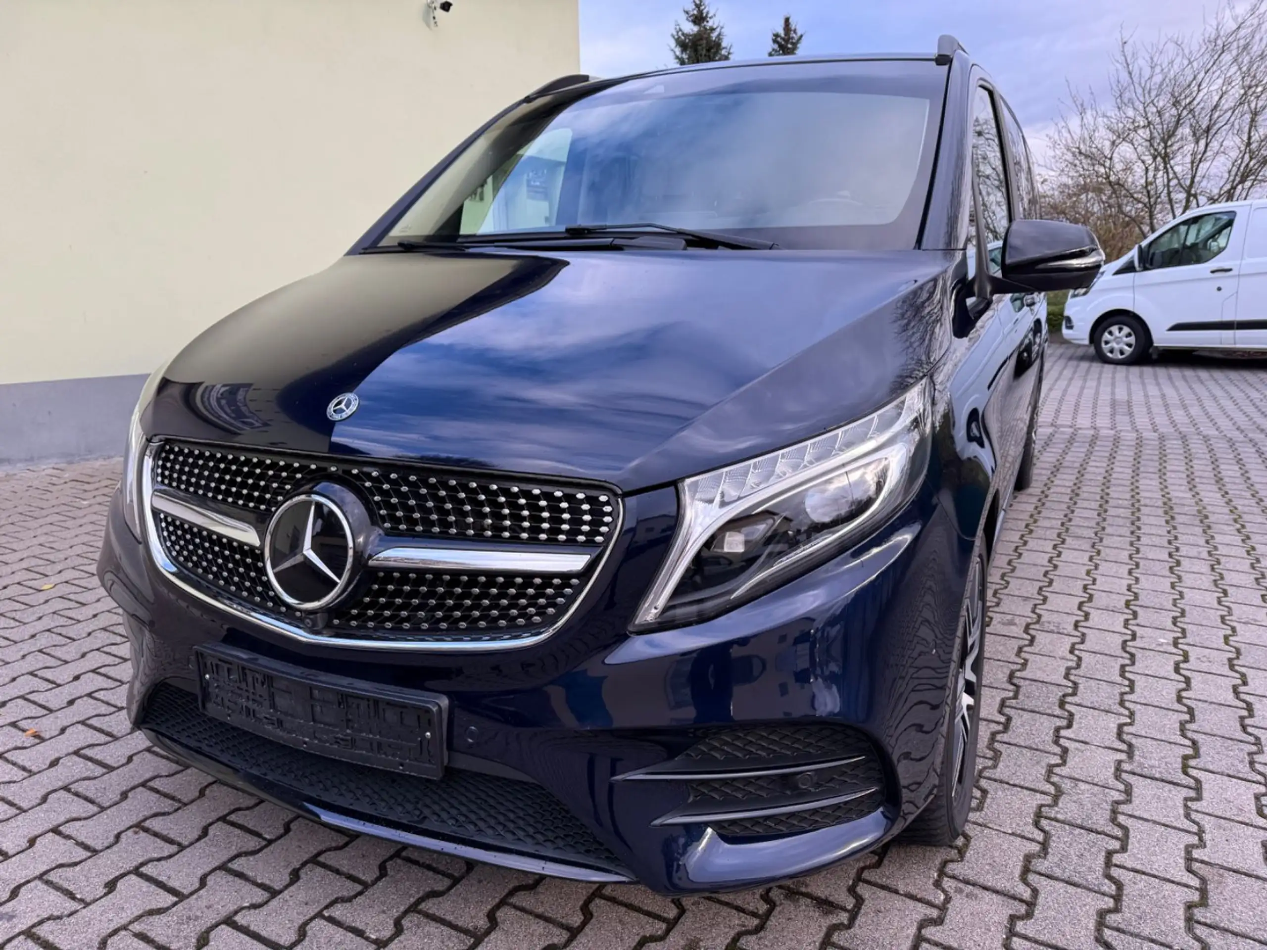 Mercedes-Benz - V 250