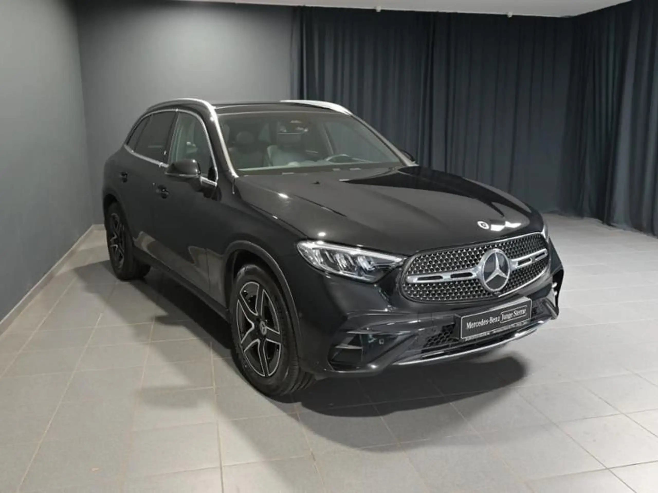 Mercedes-Benz - GLC 220