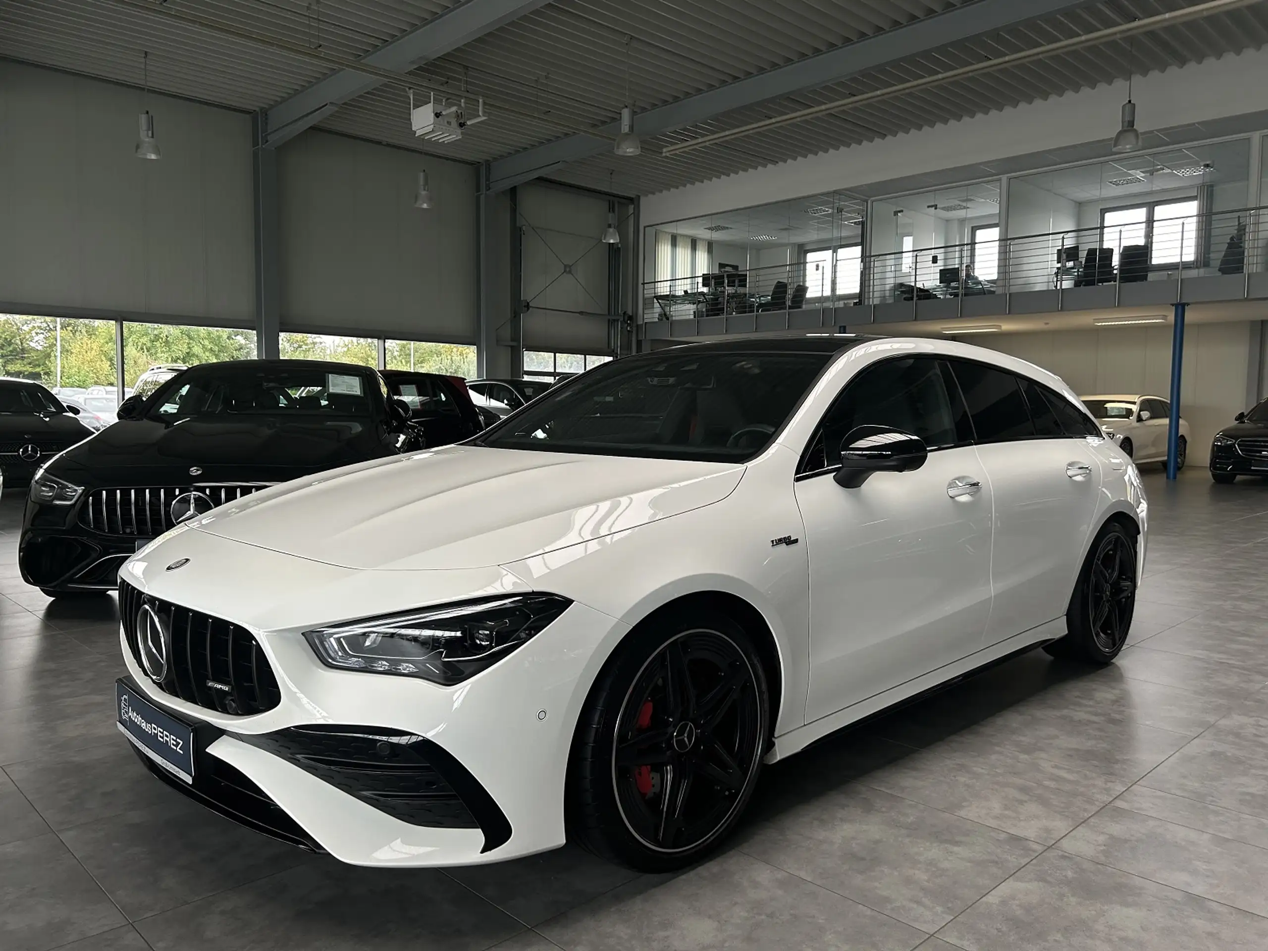 Mercedes-Benz - CLA 35 AMG