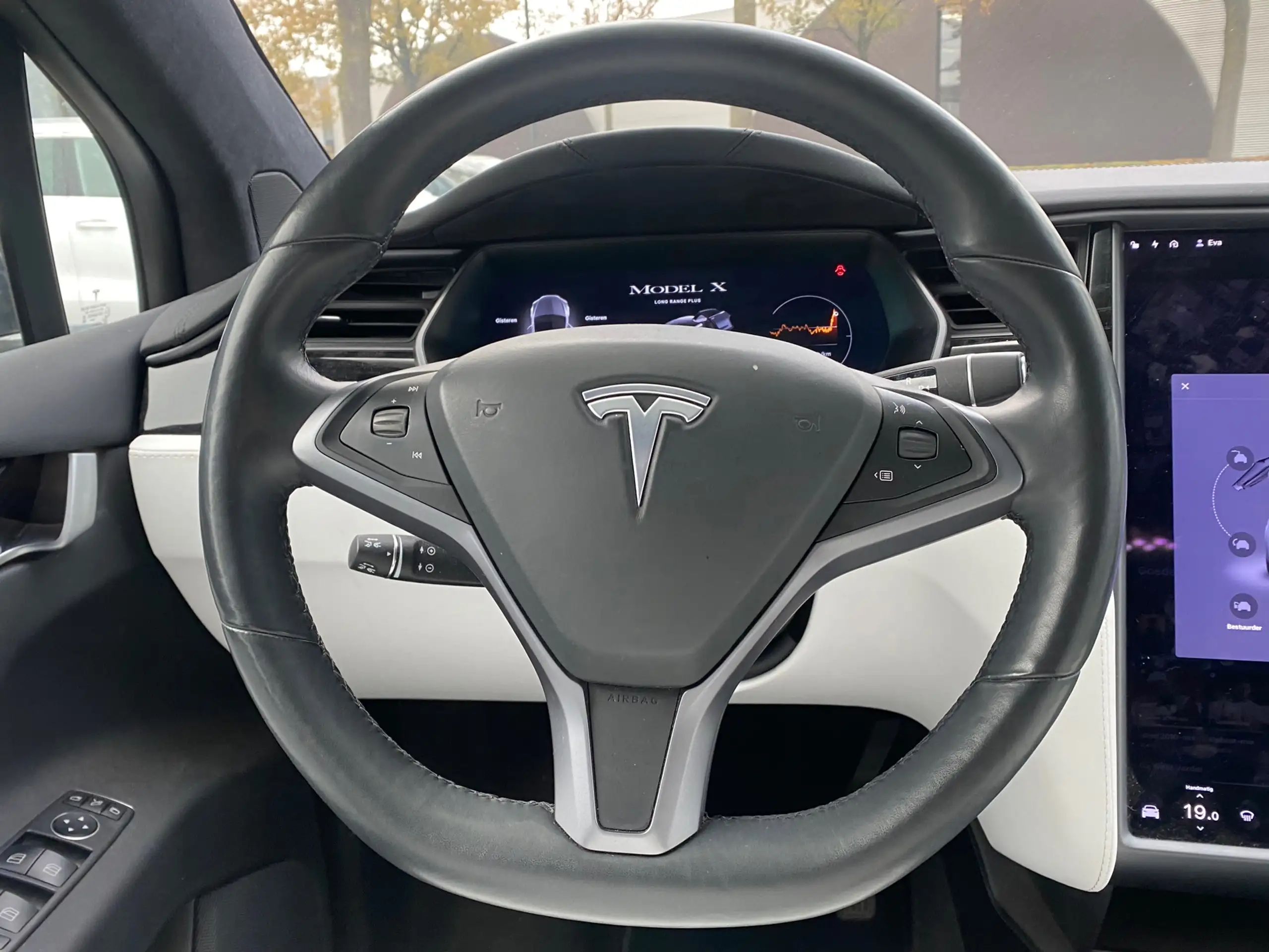 Tesla - Model X