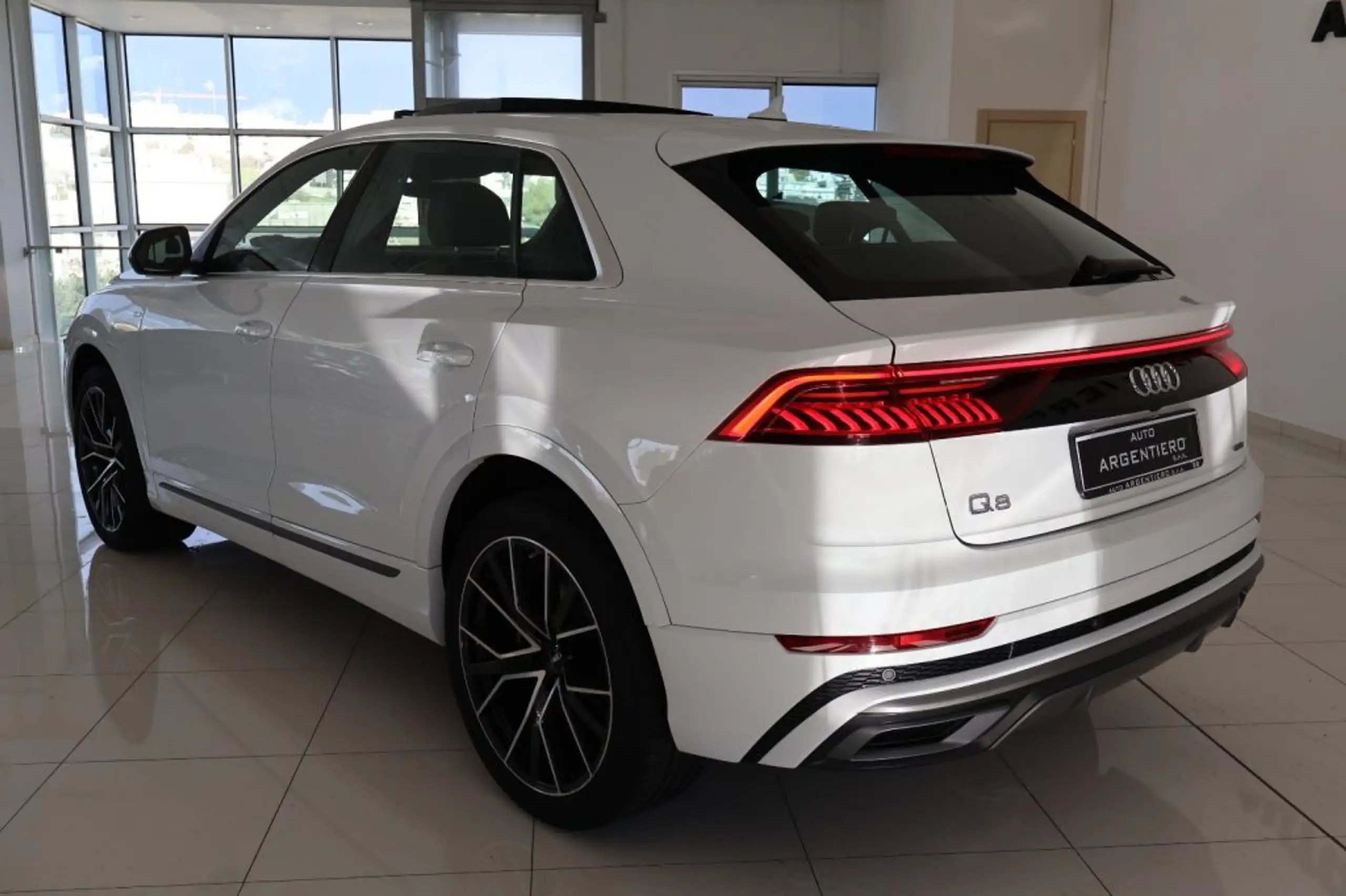 Audi - Q8