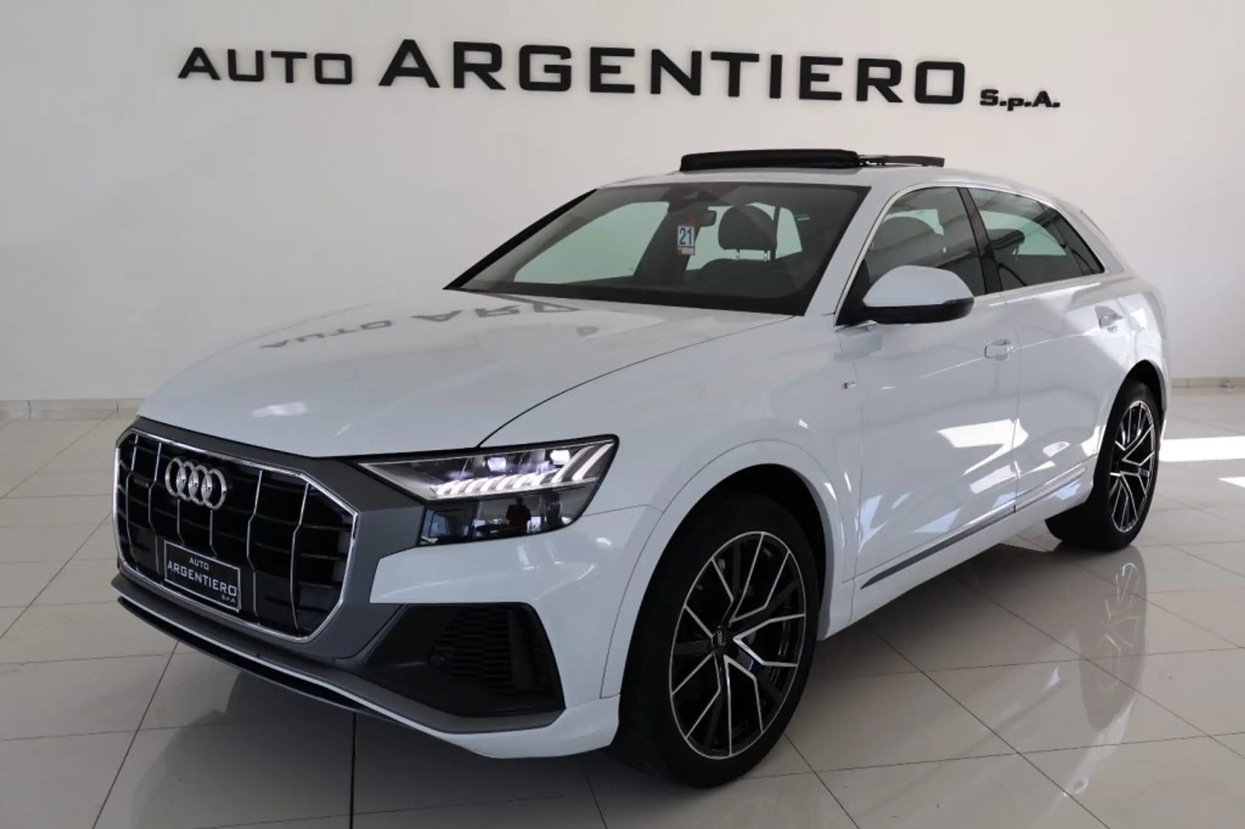 Audi - Q8