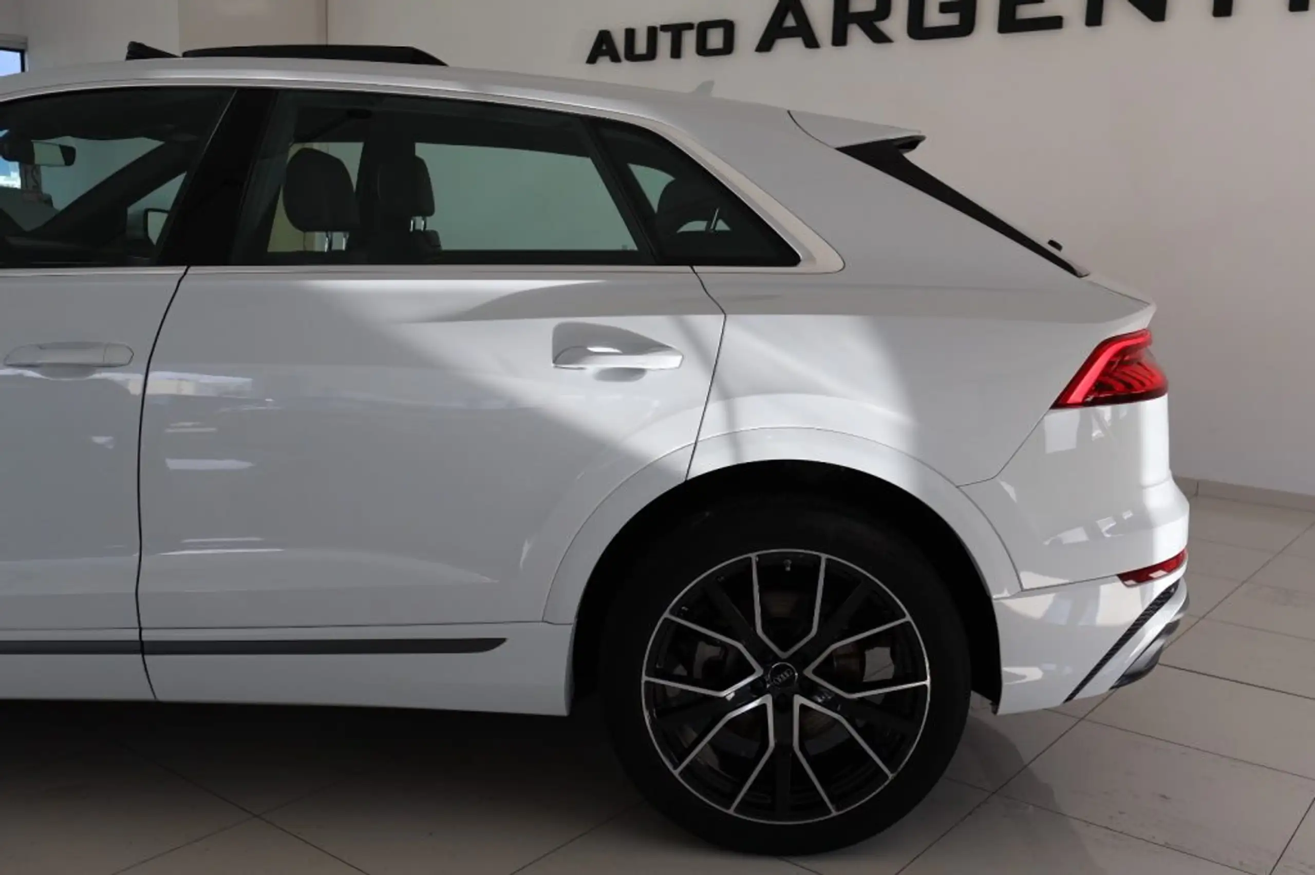 Audi - Q8