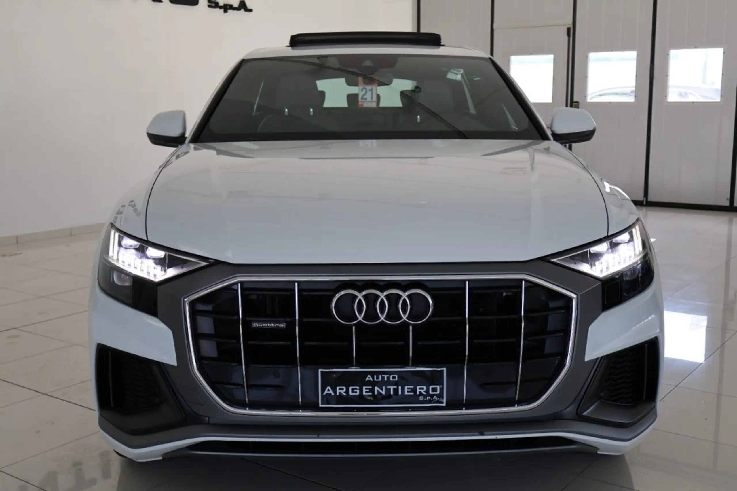 Audi - Q8