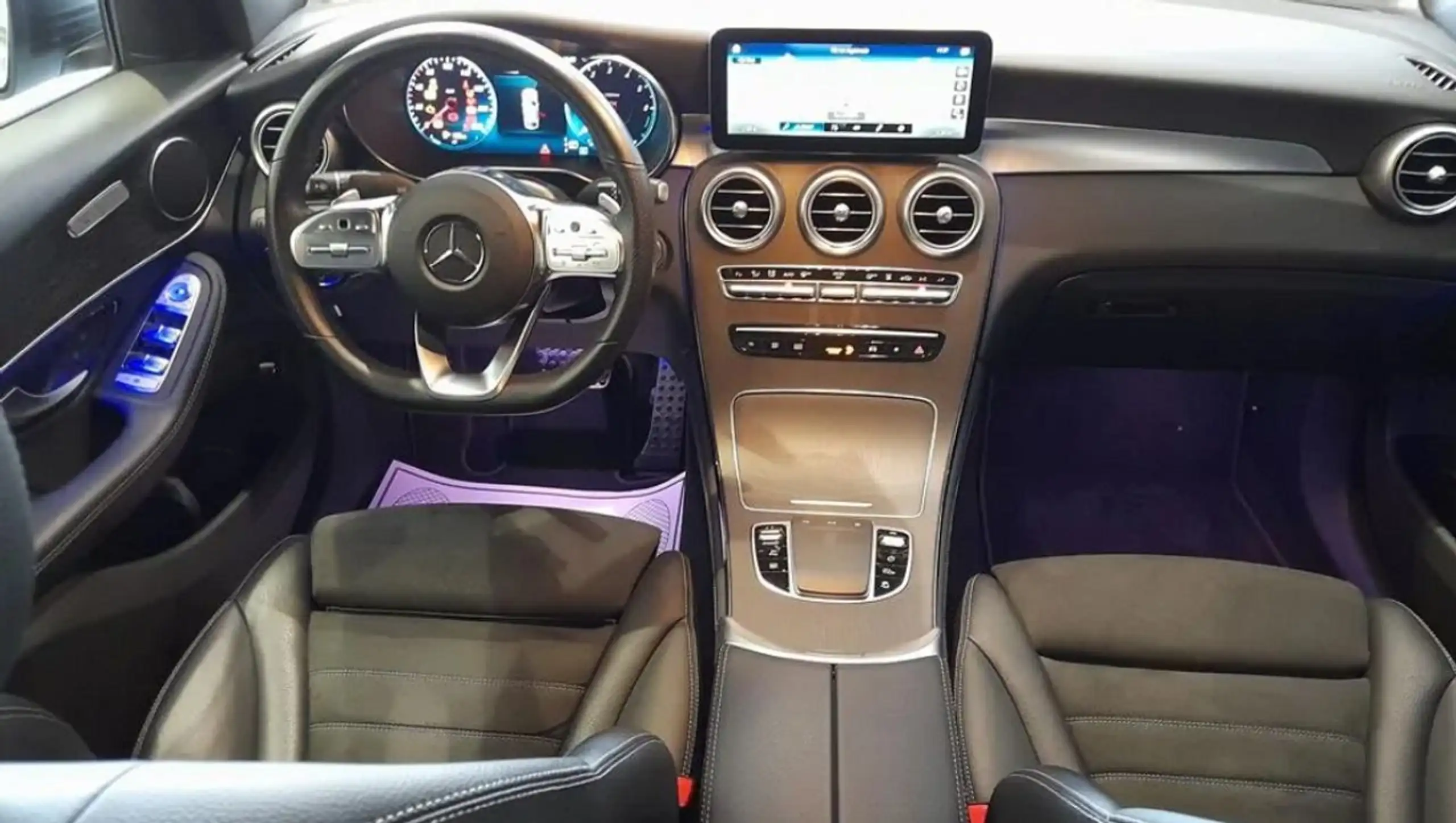 Mercedes-Benz - GLC 300