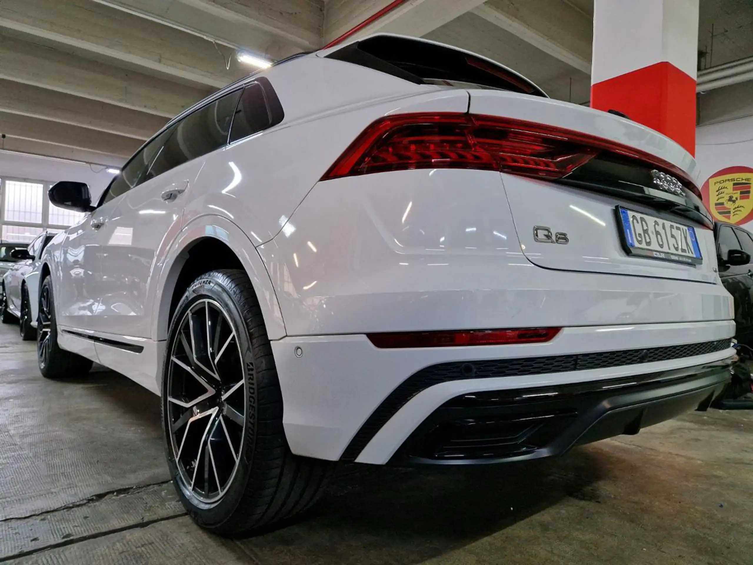 Audi - Q8