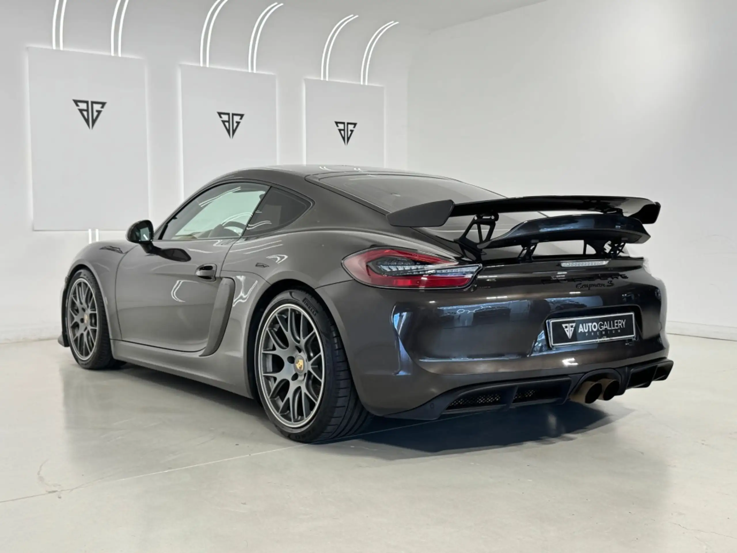 Porsche - Cayman