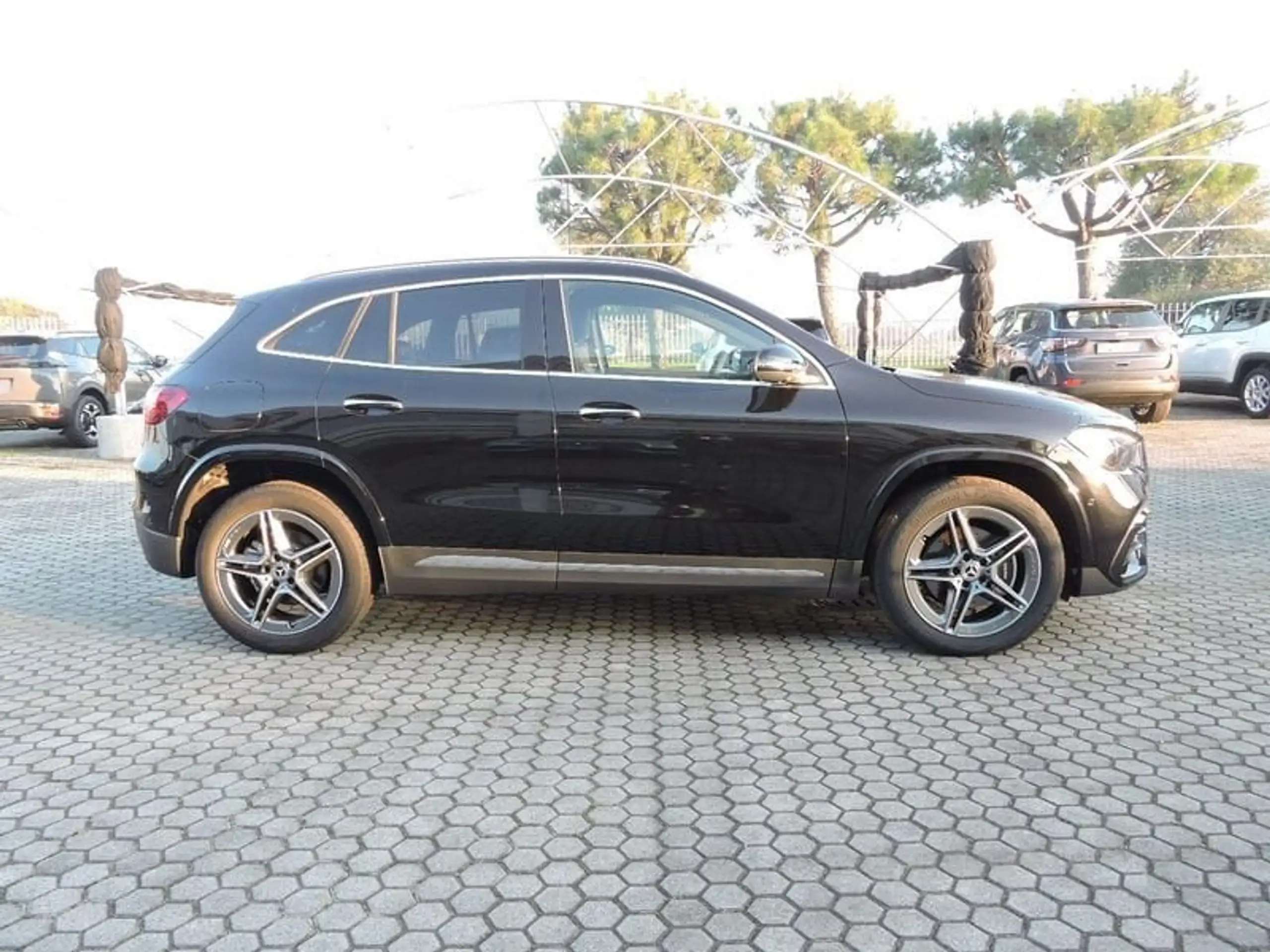 Mercedes-Benz - GLA 250