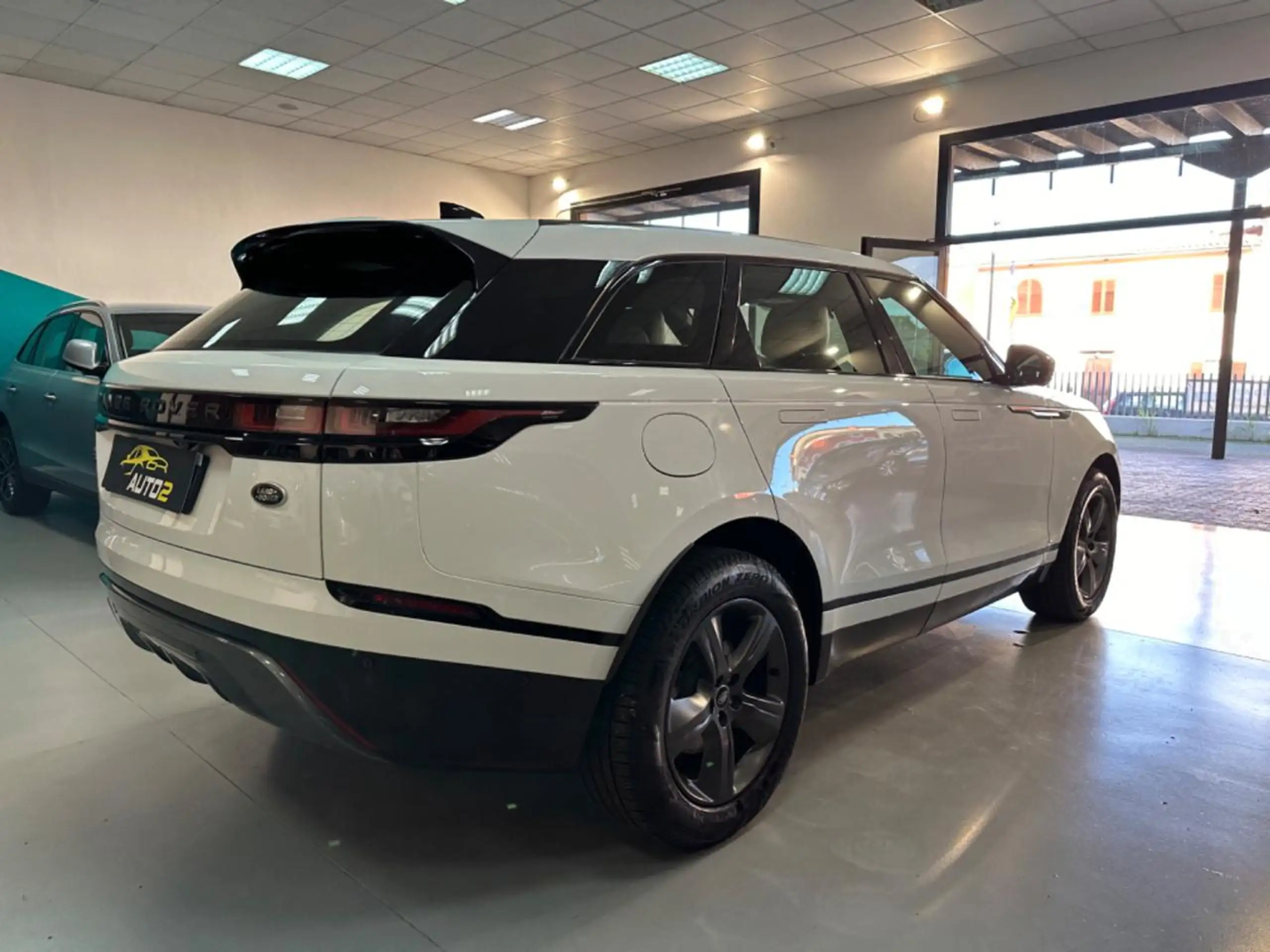 Land Rover - Range Rover Velar