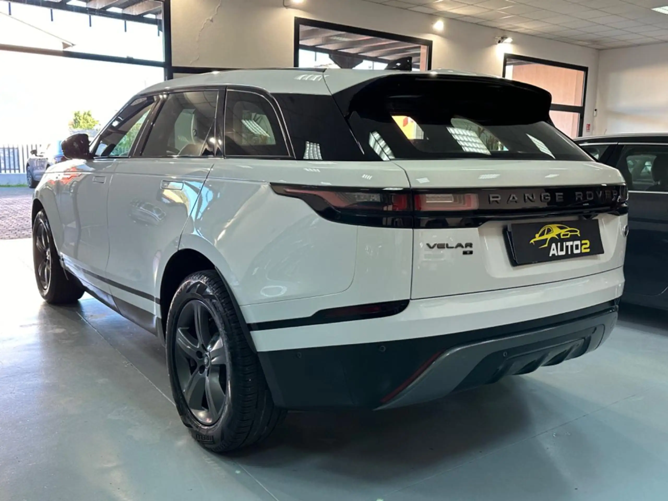 Land Rover - Range Rover Velar