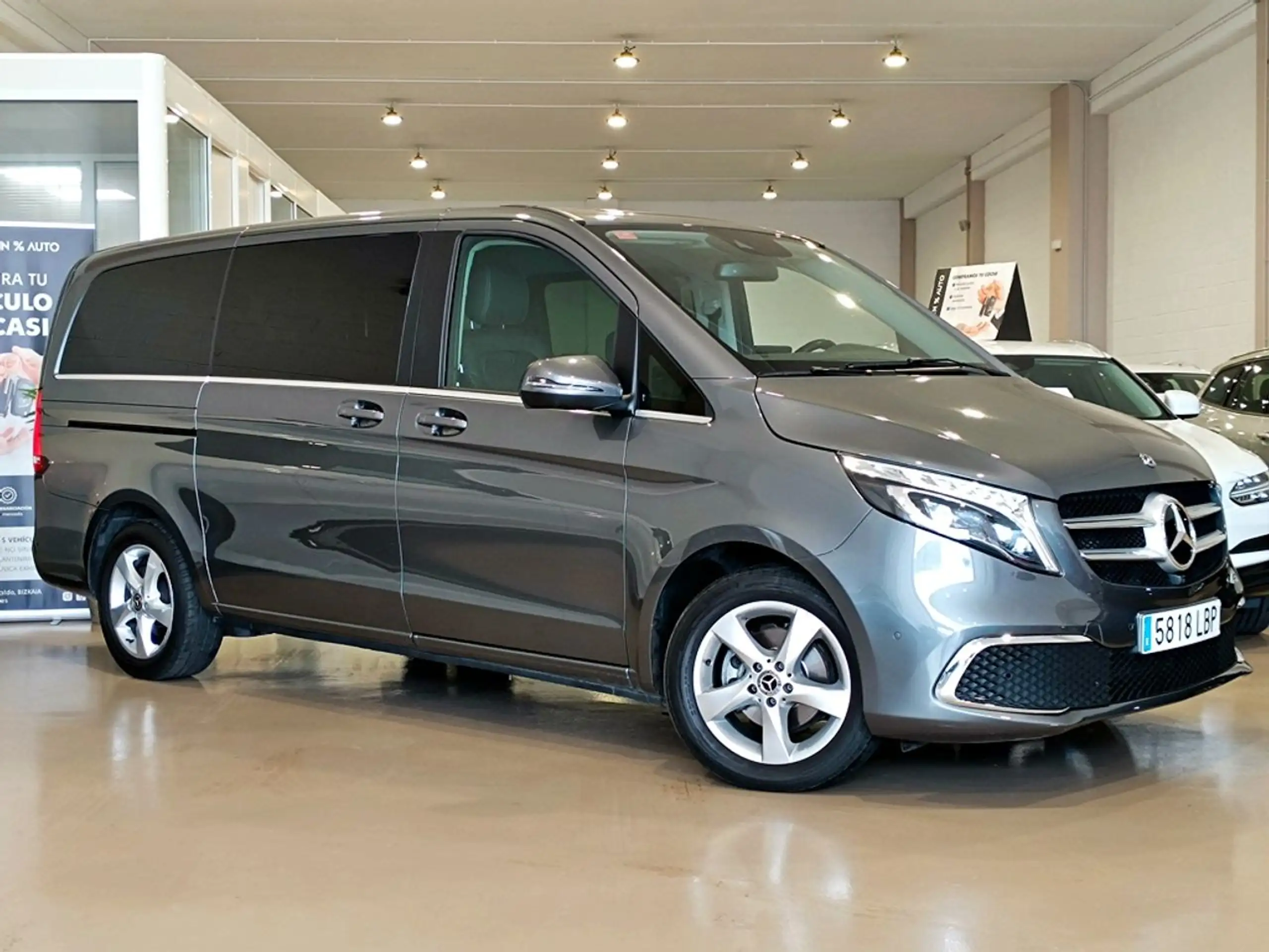 Mercedes-Benz - V