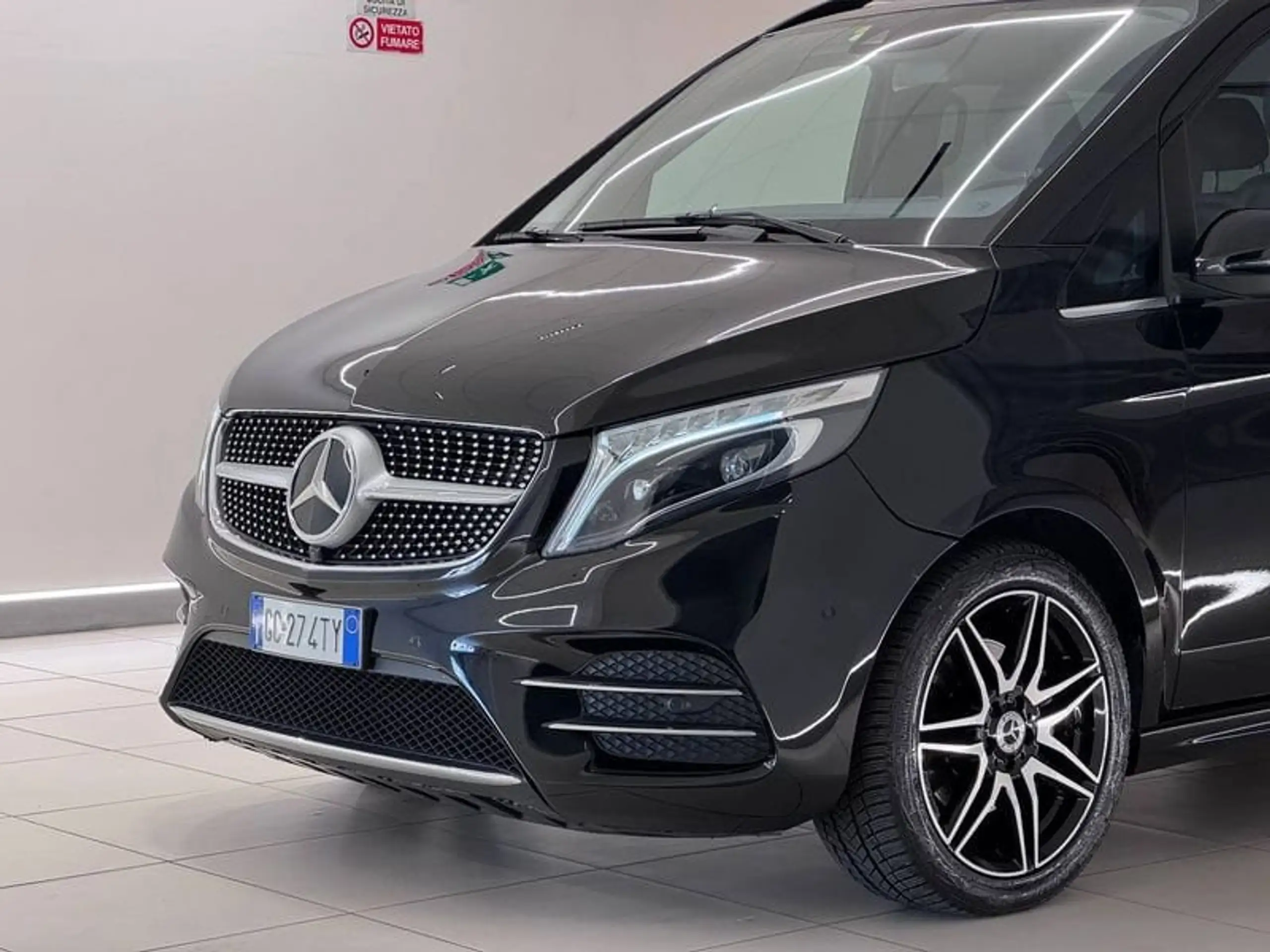 Mercedes-Benz - V 250