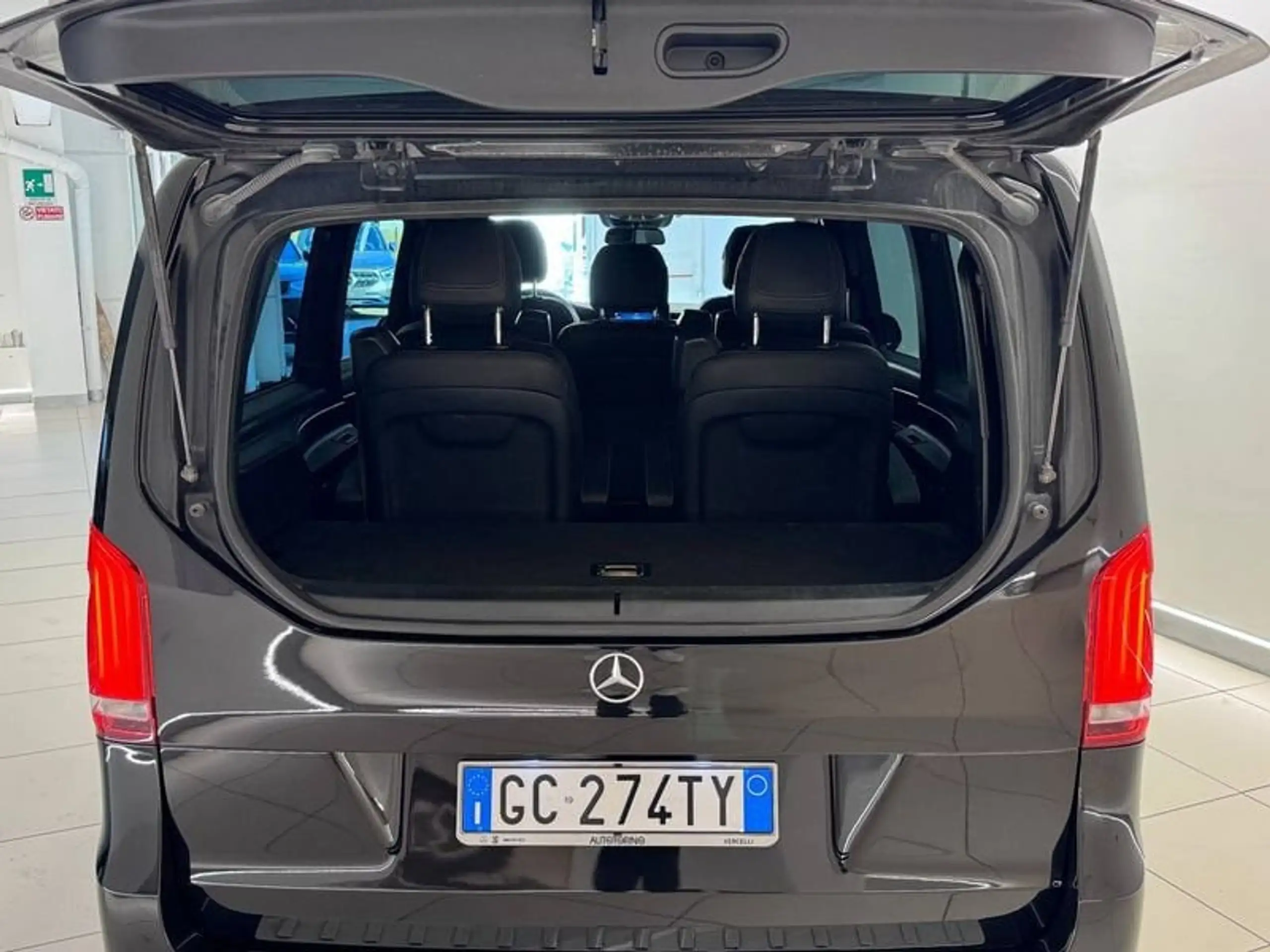 Mercedes-Benz - V 250