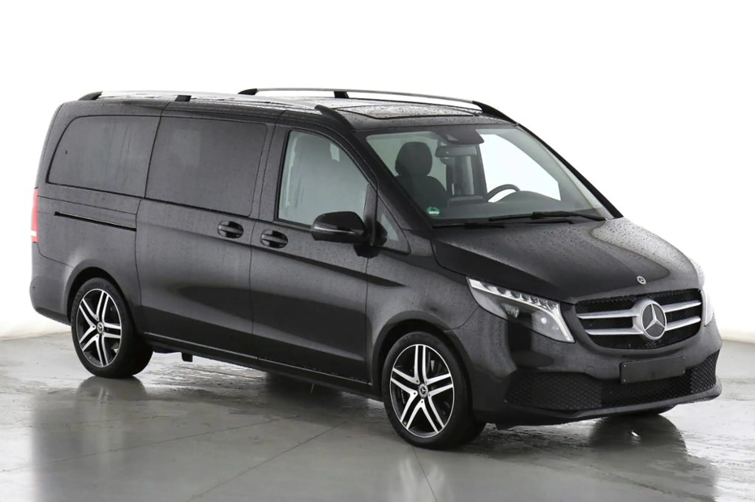 Mercedes-Benz - V 220