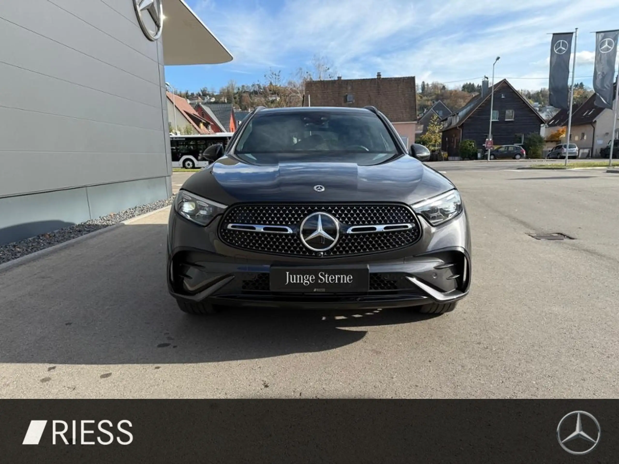 Mercedes-Benz - GLC 220