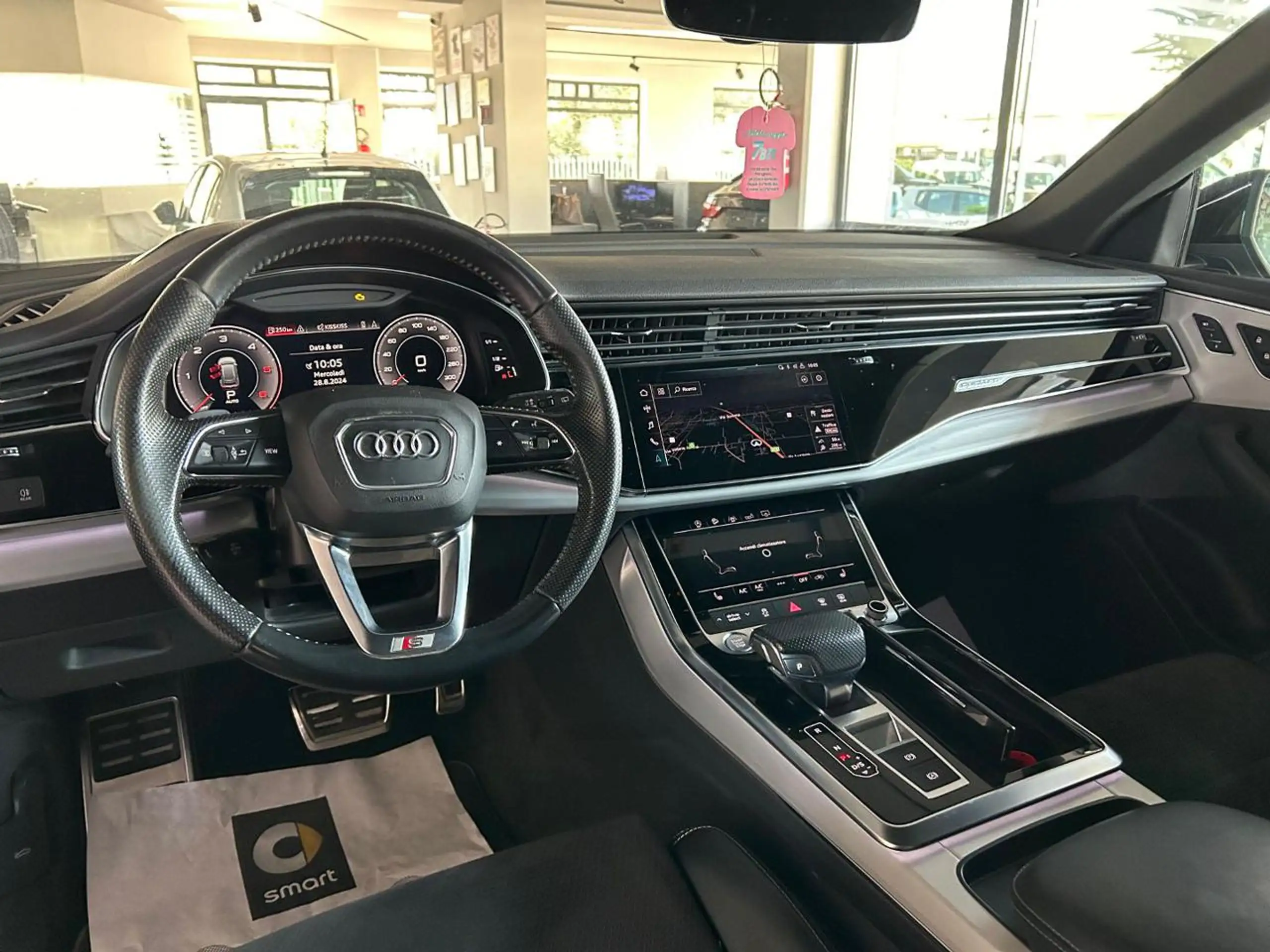 Audi - Q8