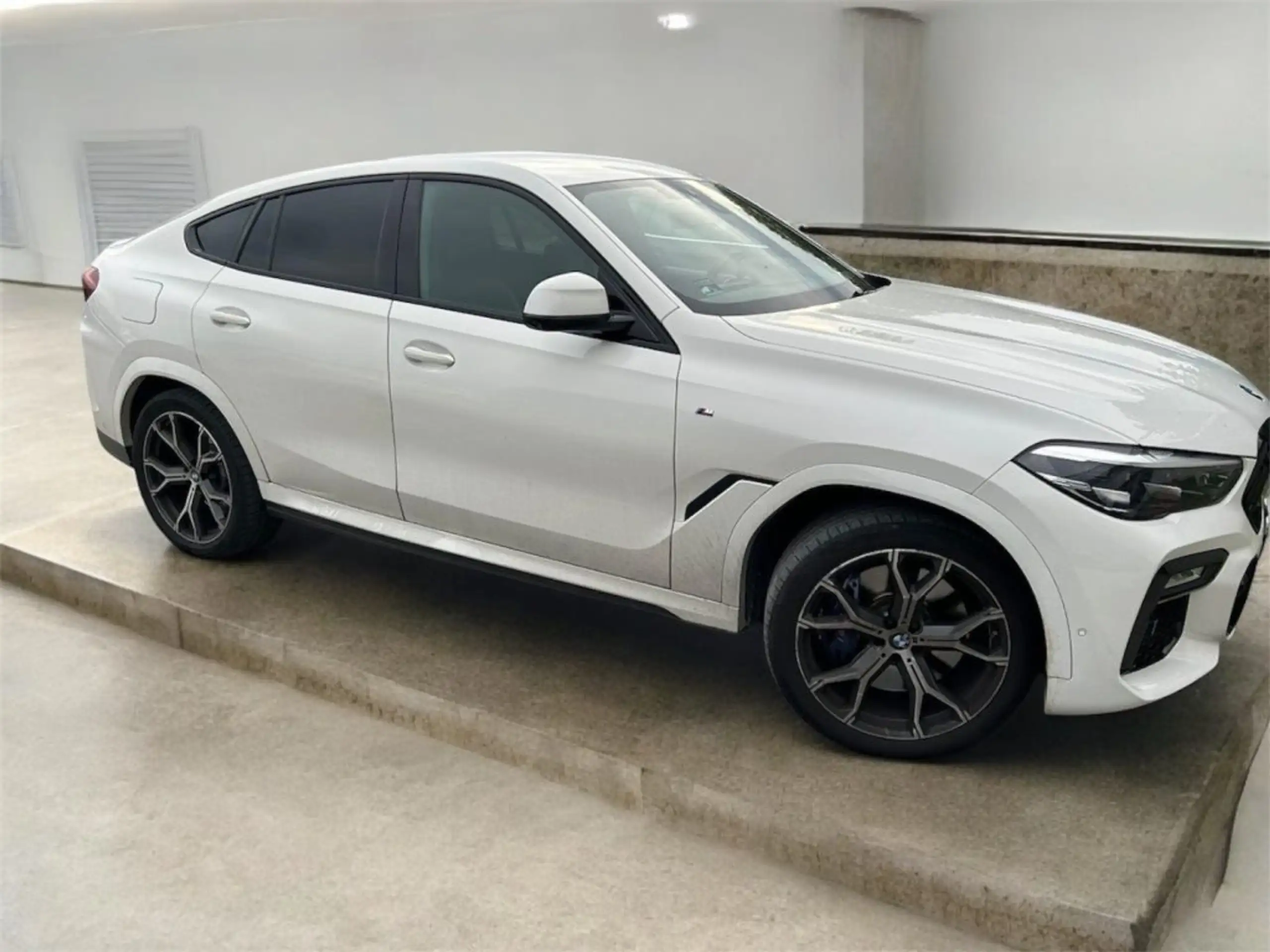 BMW - X6