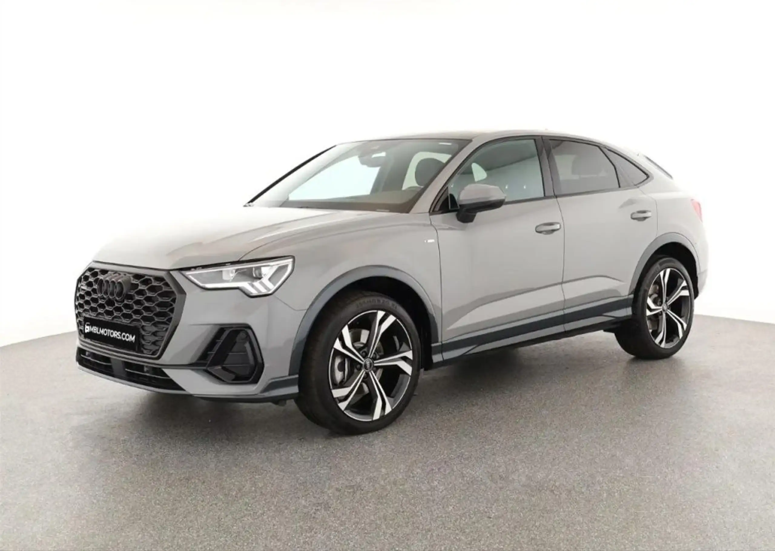 Audi - Q3