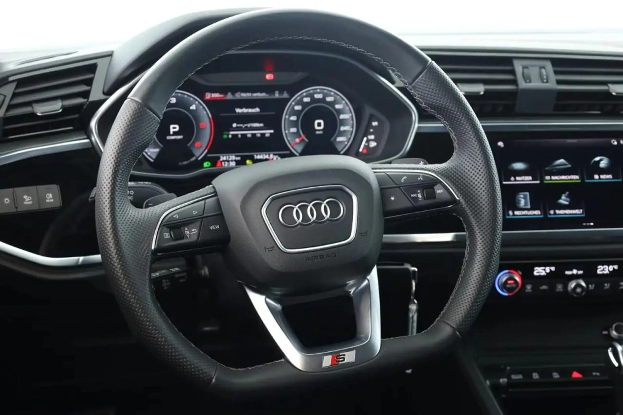 Audi - Q3