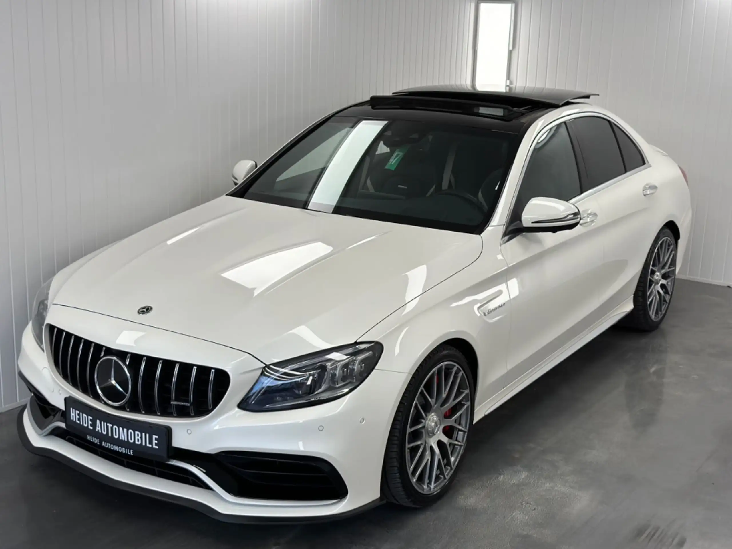 Mercedes-Benz - C 63 AMG