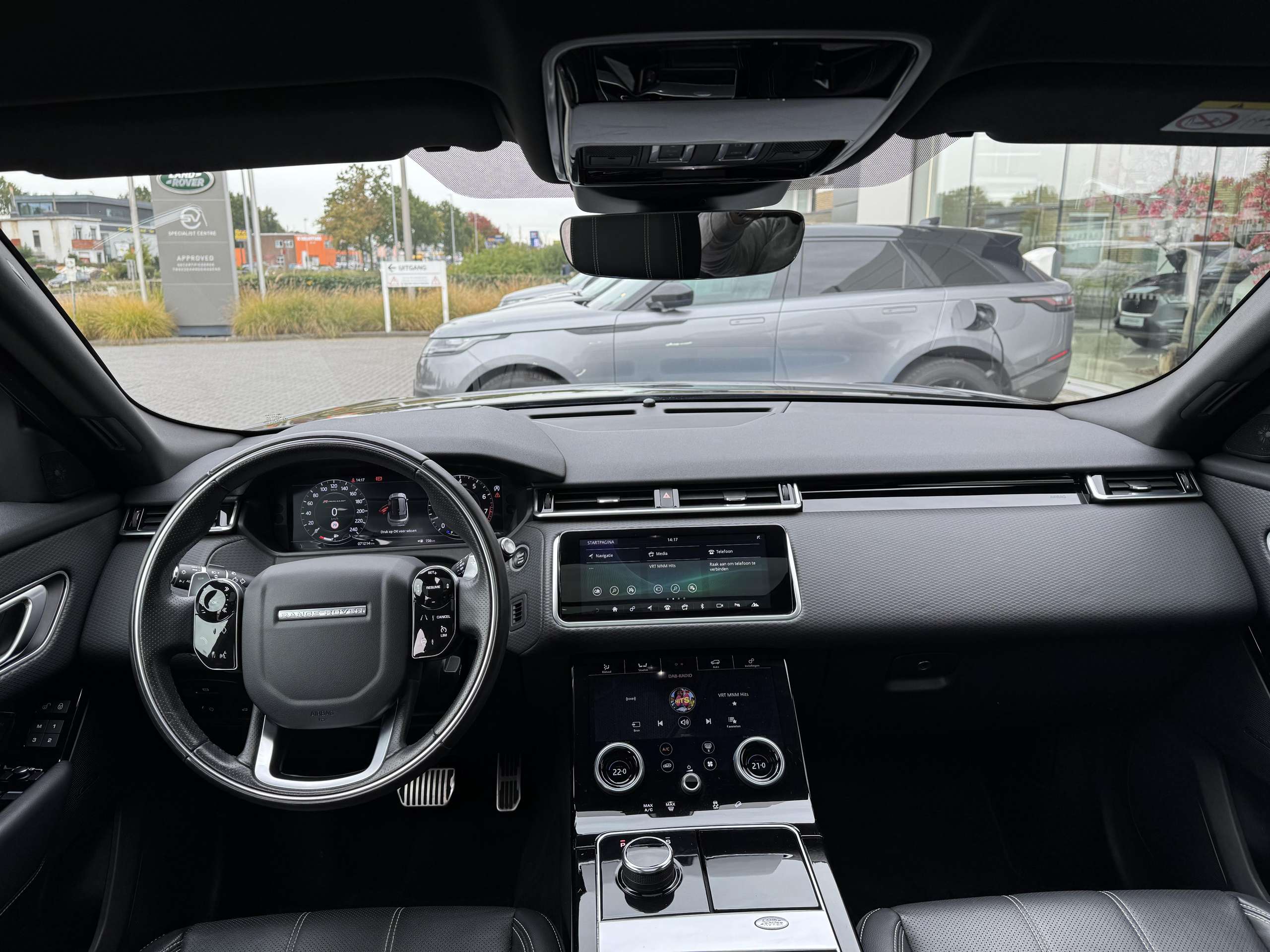 Land Rover - Range Rover Velar