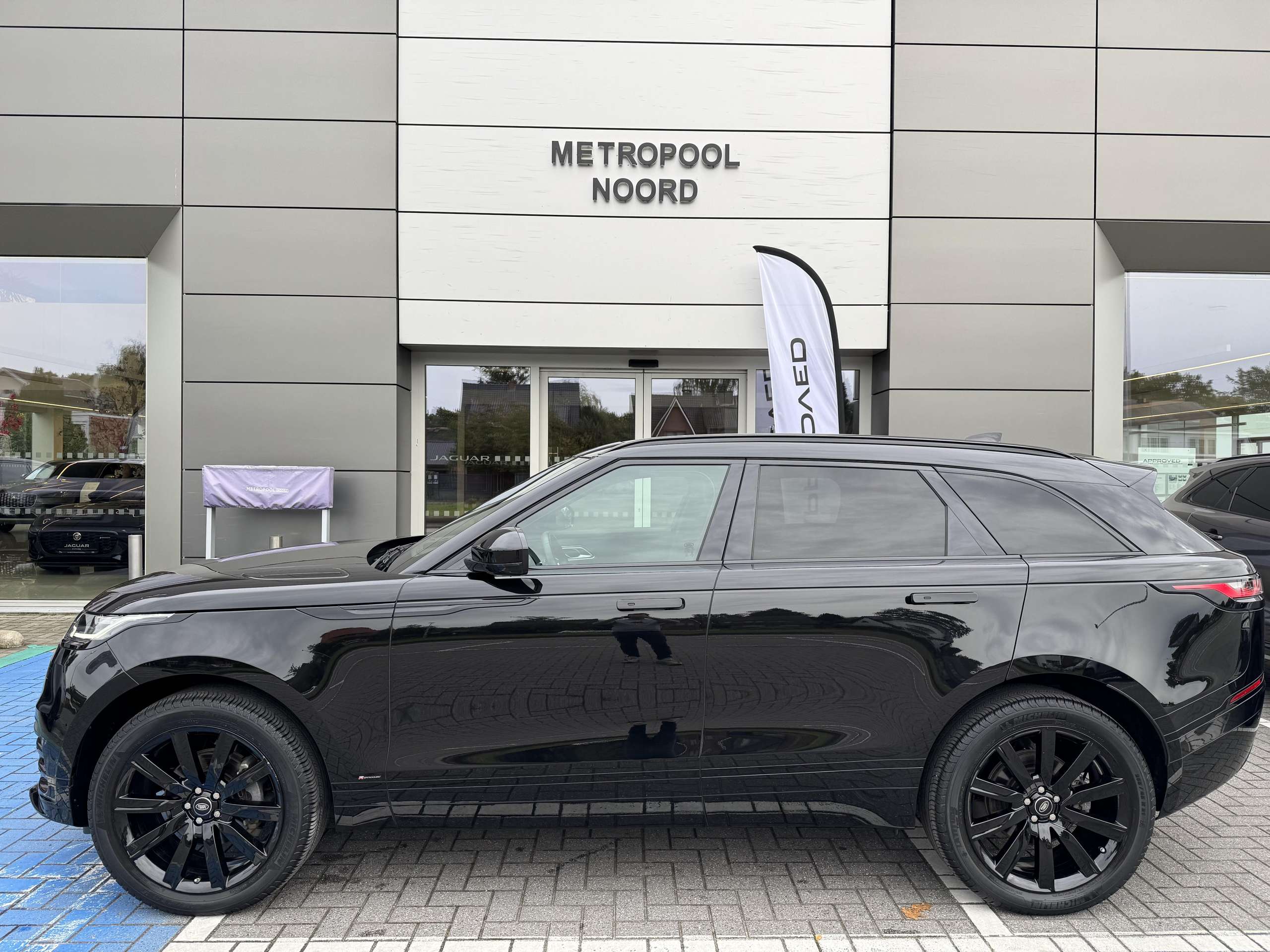 Land Rover - Range Rover Velar