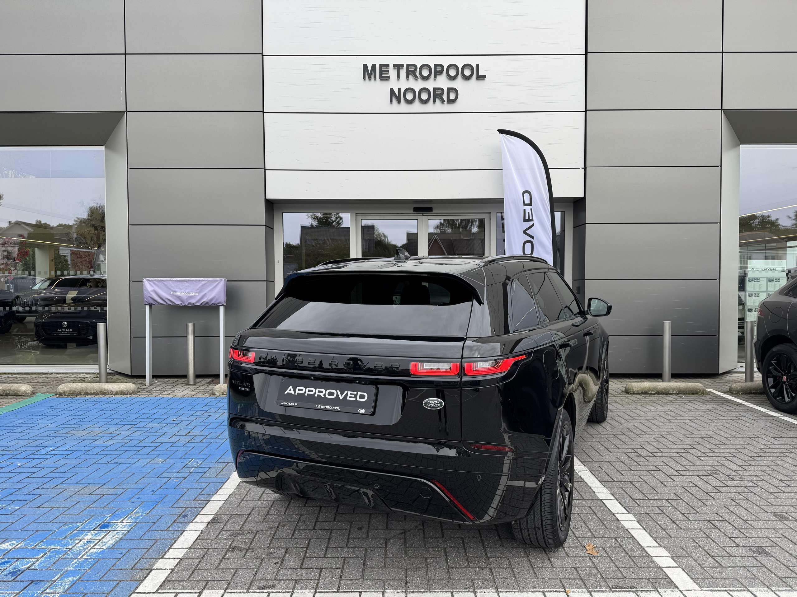 Land Rover - Range Rover Velar