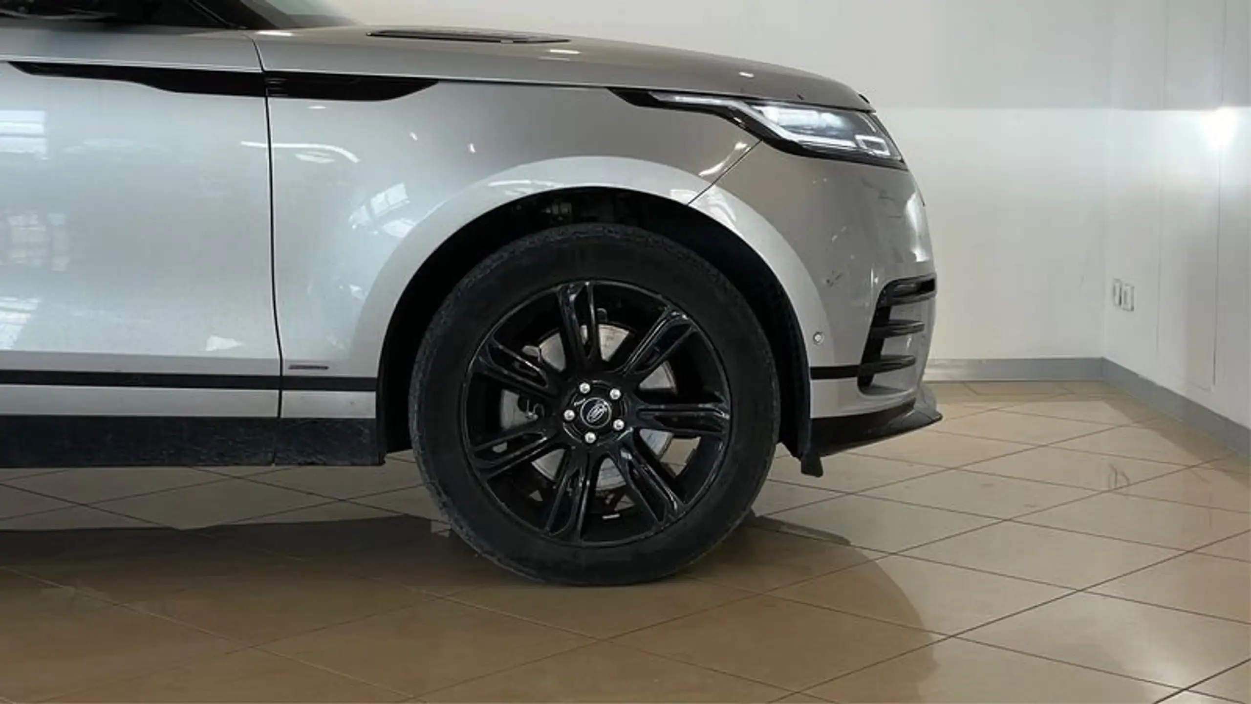 Land Rover - Range Rover Velar