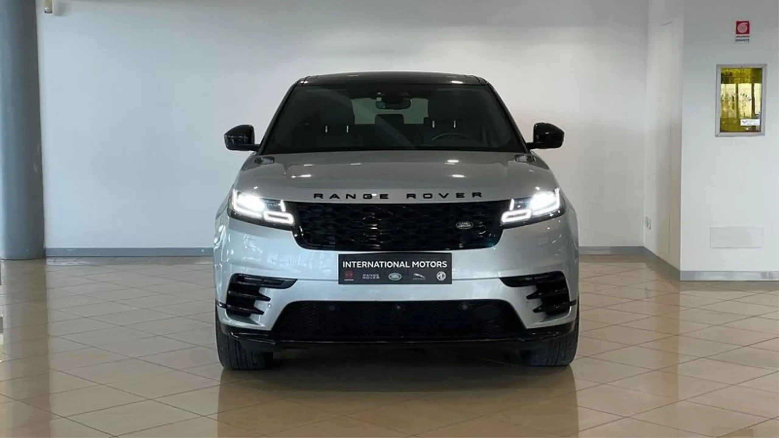 Land Rover - Range Rover Velar