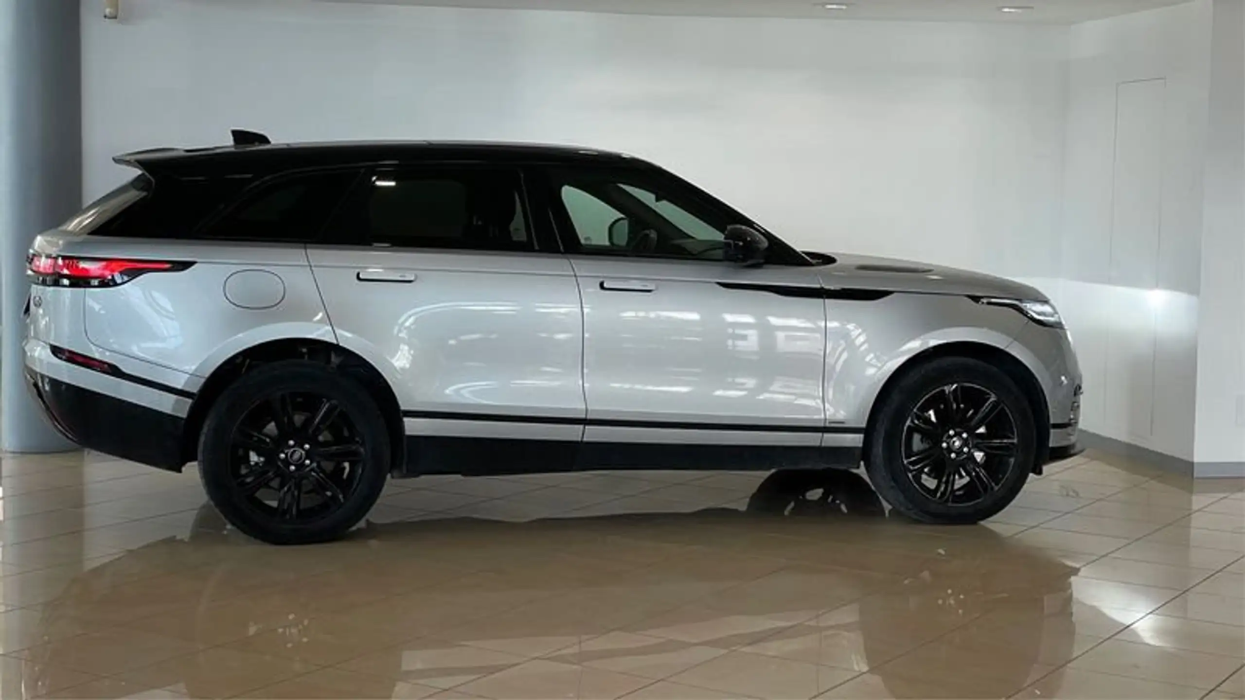 Land Rover - Range Rover Velar