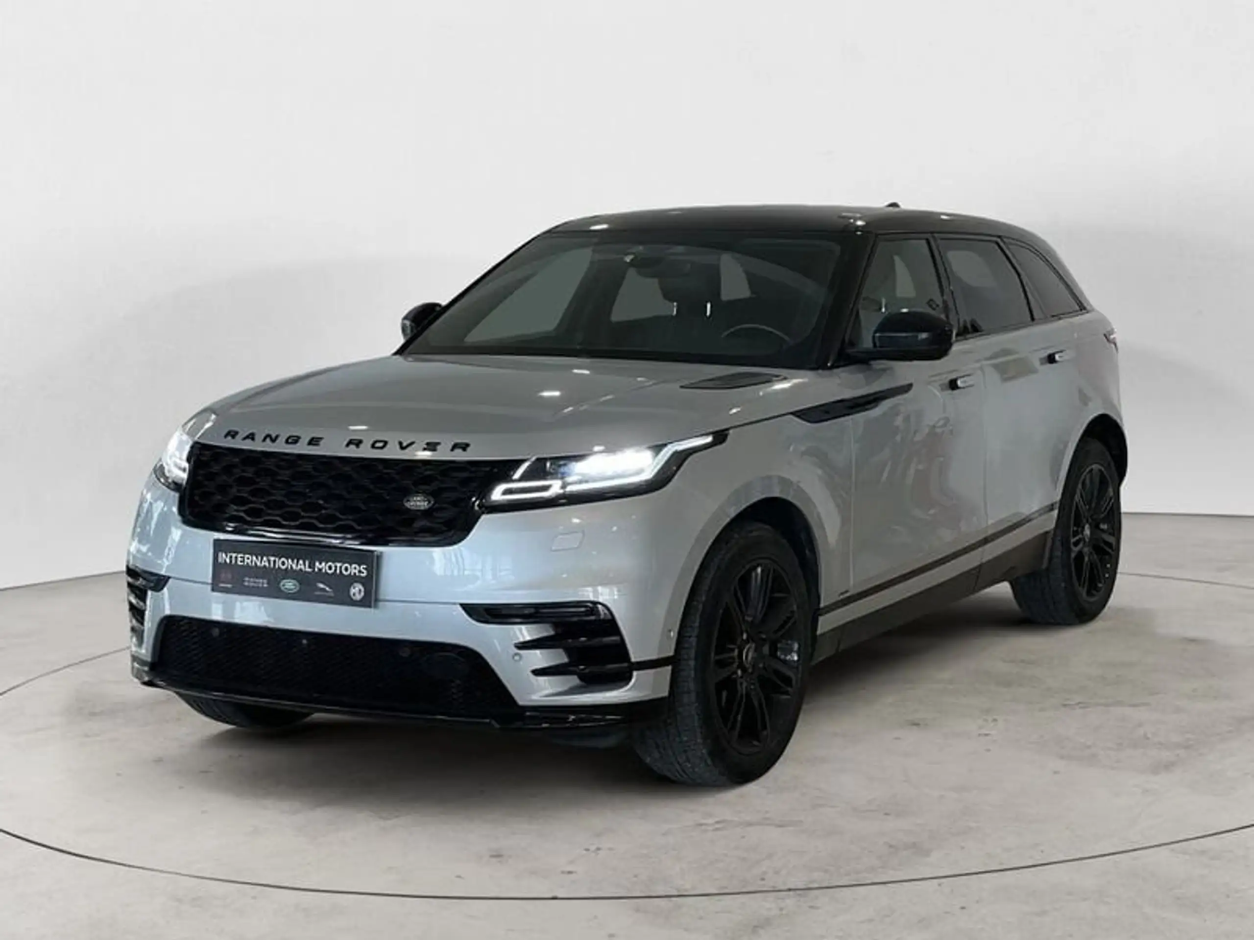 Land Rover - Range Rover Velar