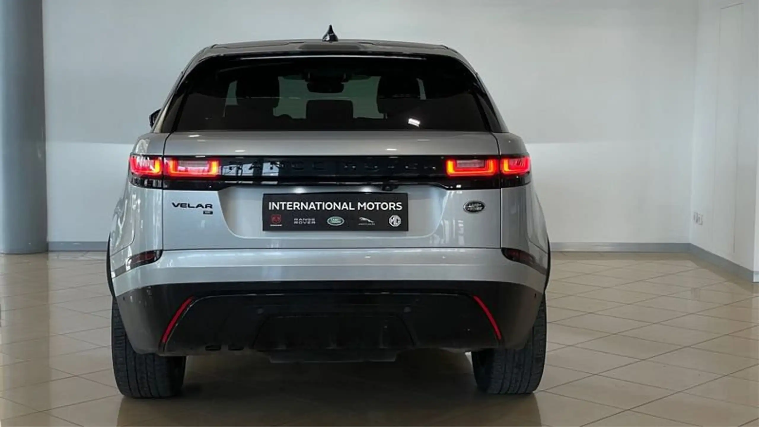 Land Rover - Range Rover Velar