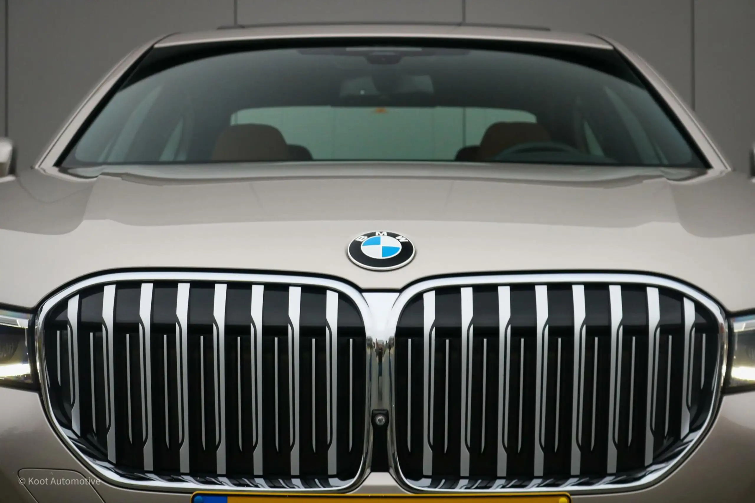 BMW - 745