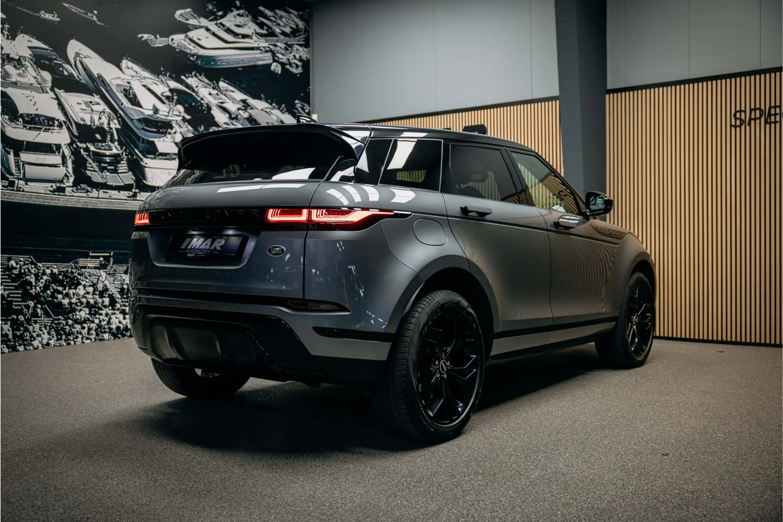 Land Rover - Range Rover Evoque