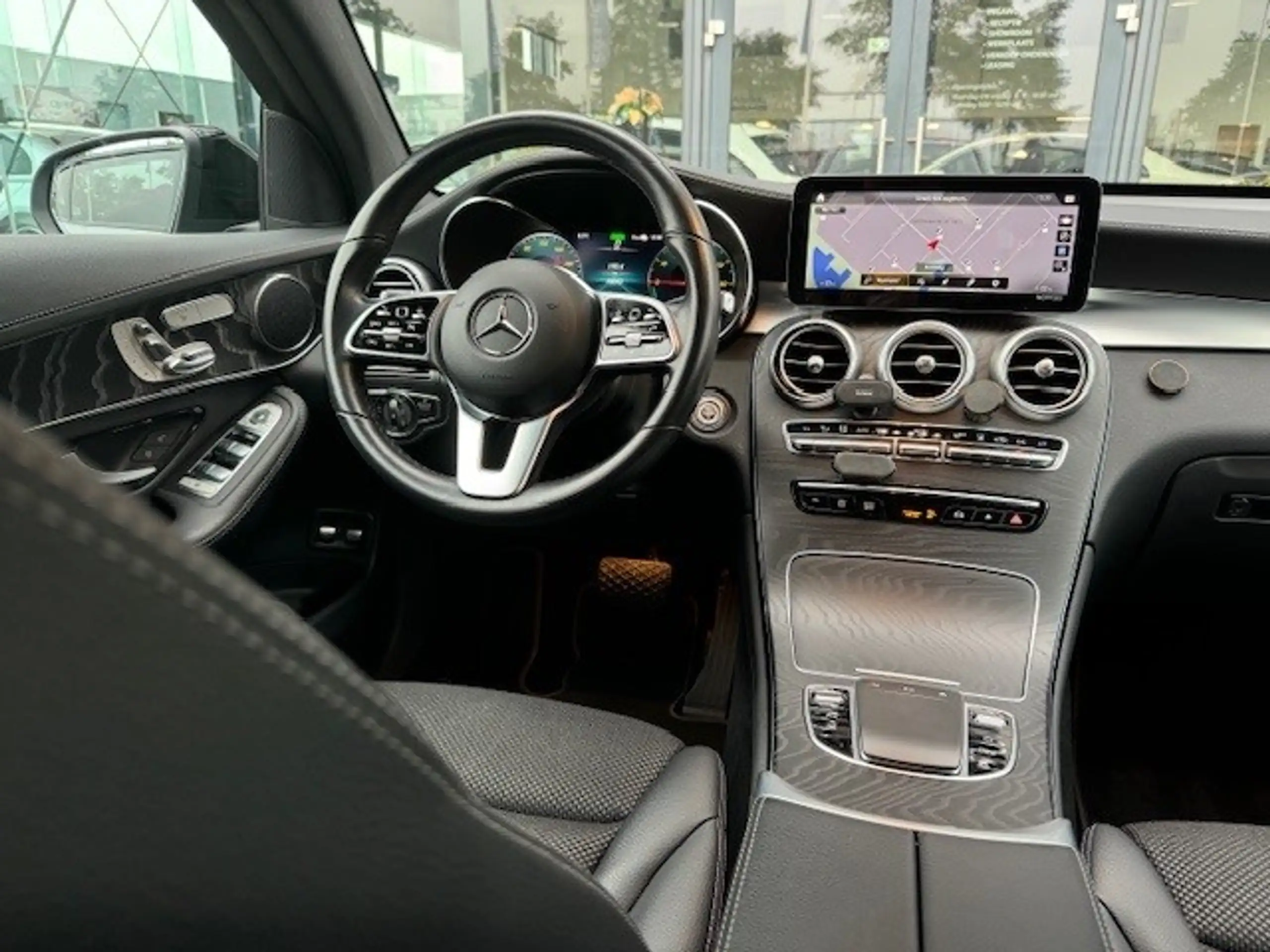 Mercedes-Benz - GLC 300