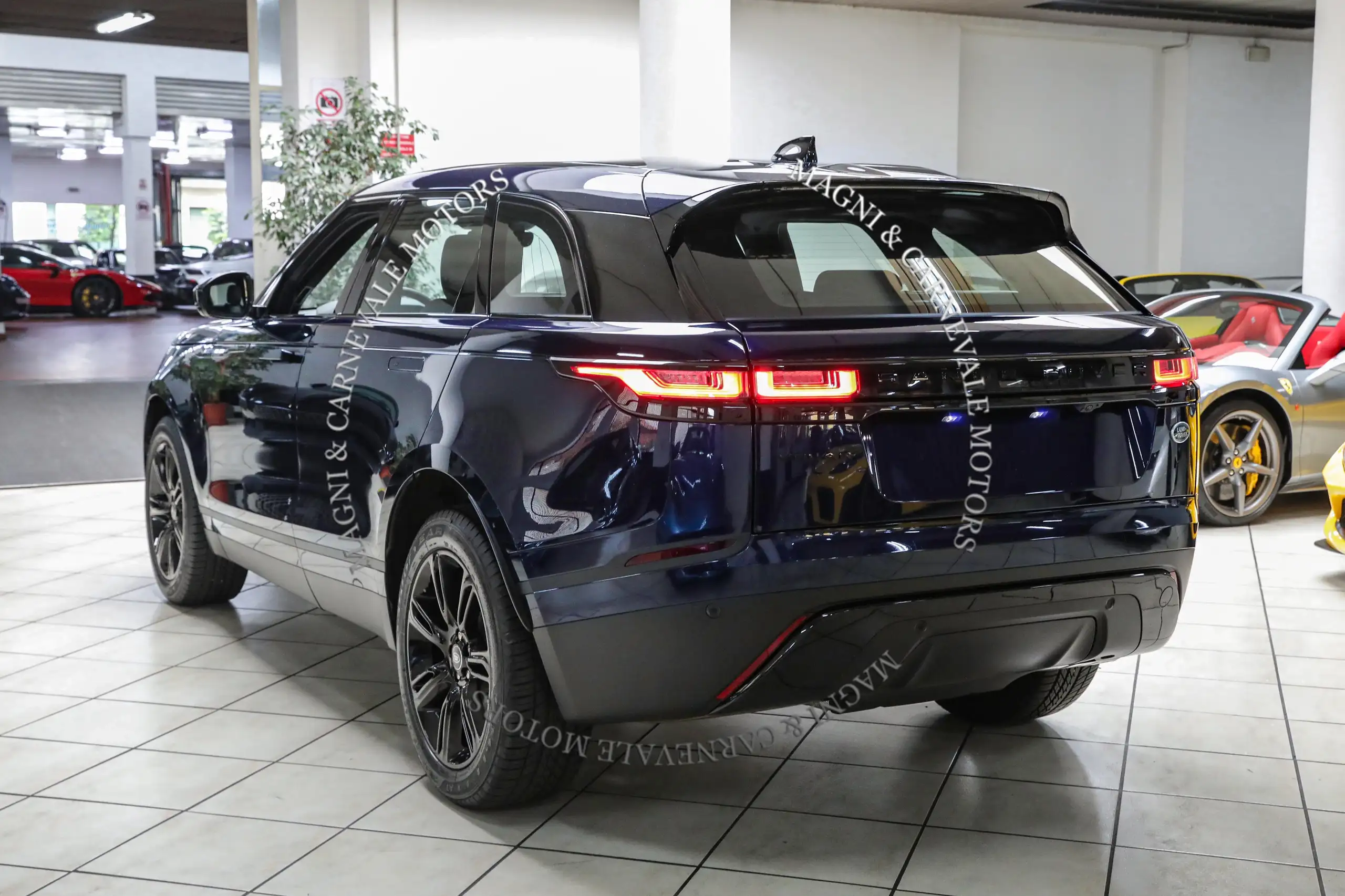 Land Rover - Range Rover Velar