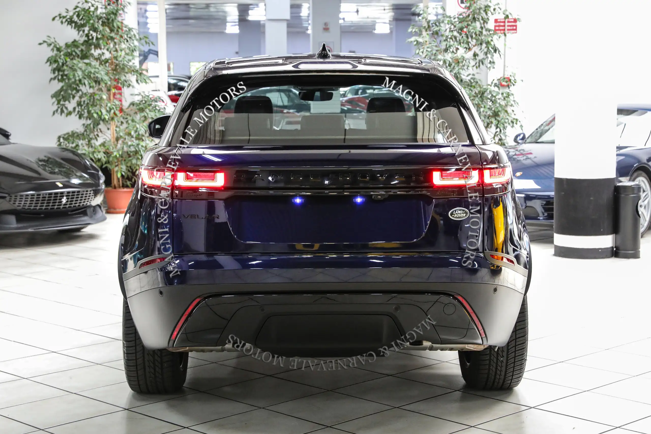 Land Rover - Range Rover Velar