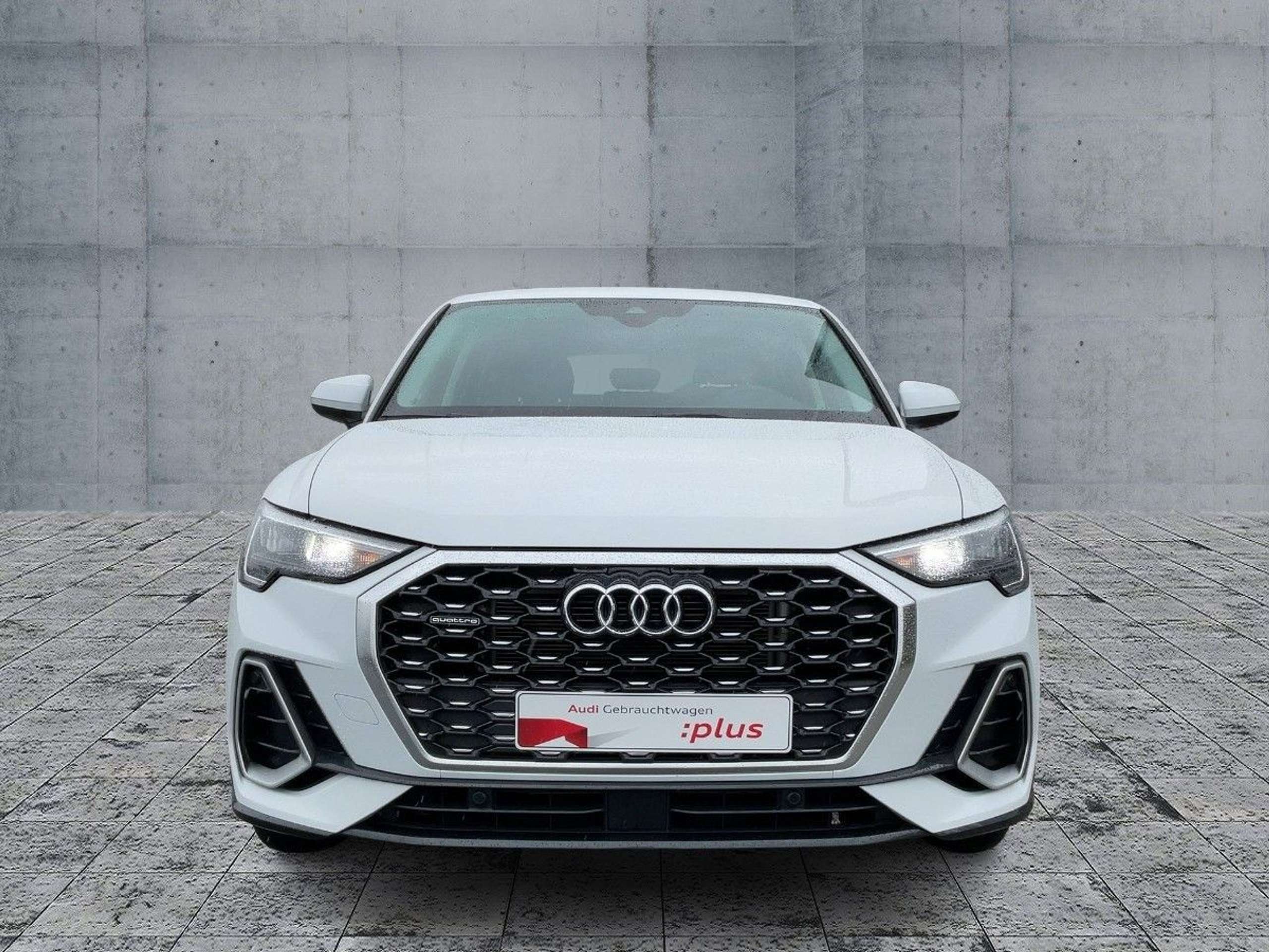 Audi - Q3