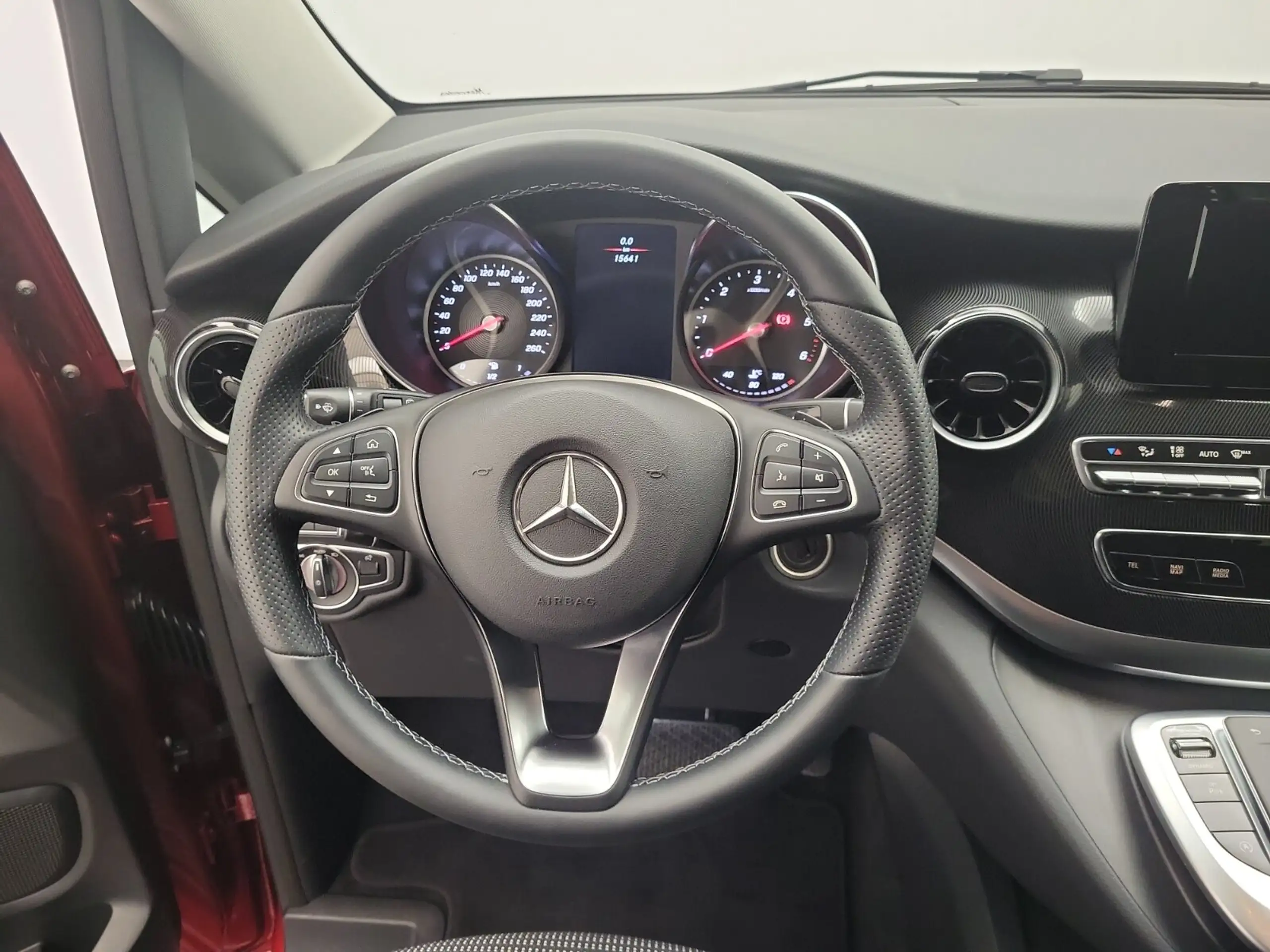 Mercedes-Benz - V 220