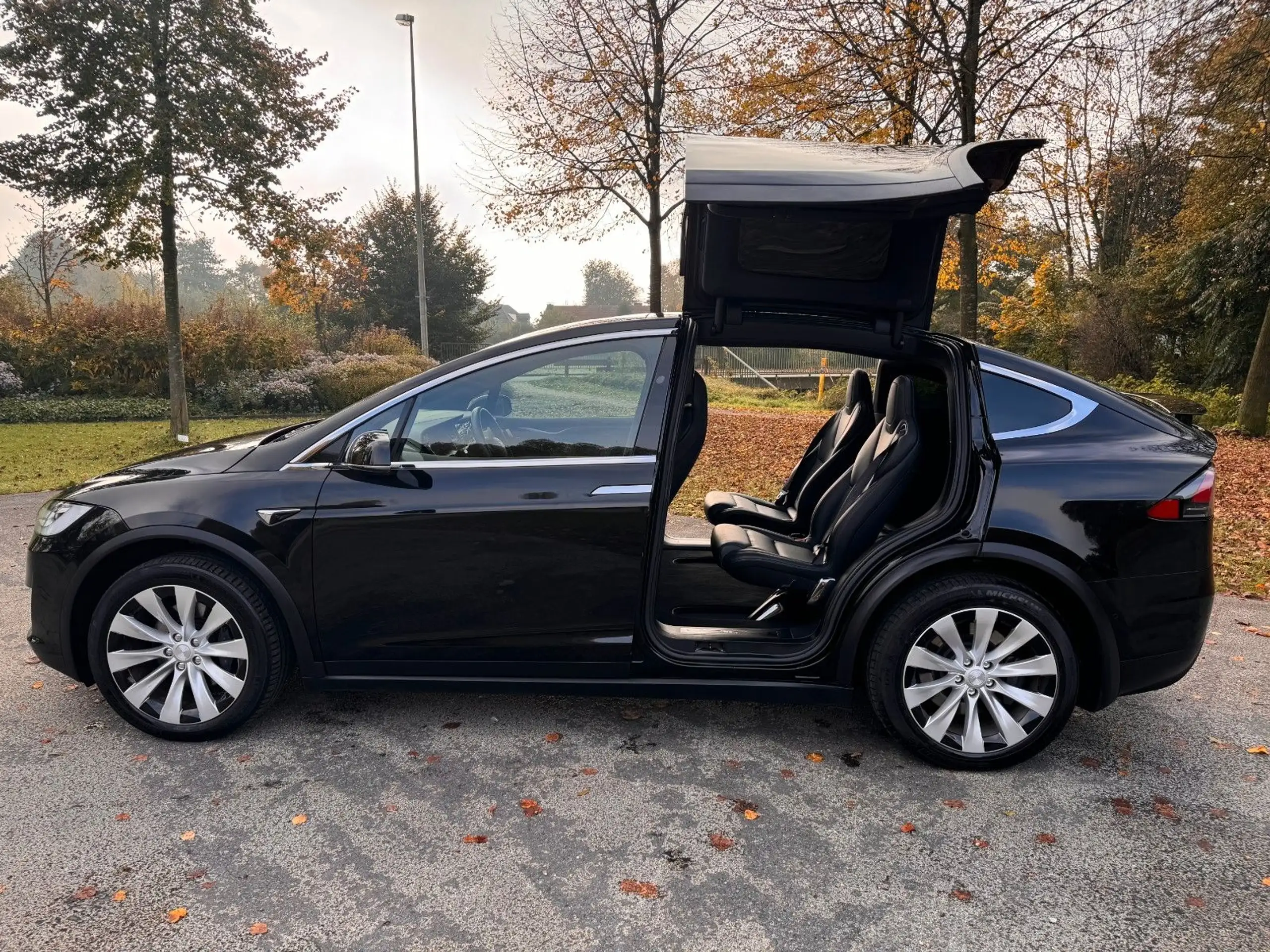 Tesla - Model X