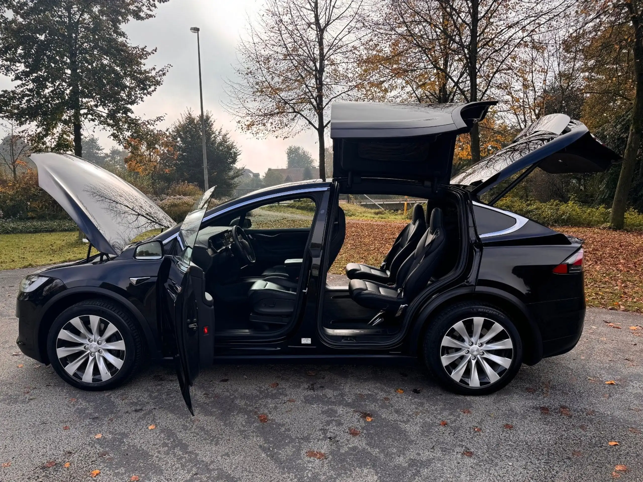 Tesla - Model X