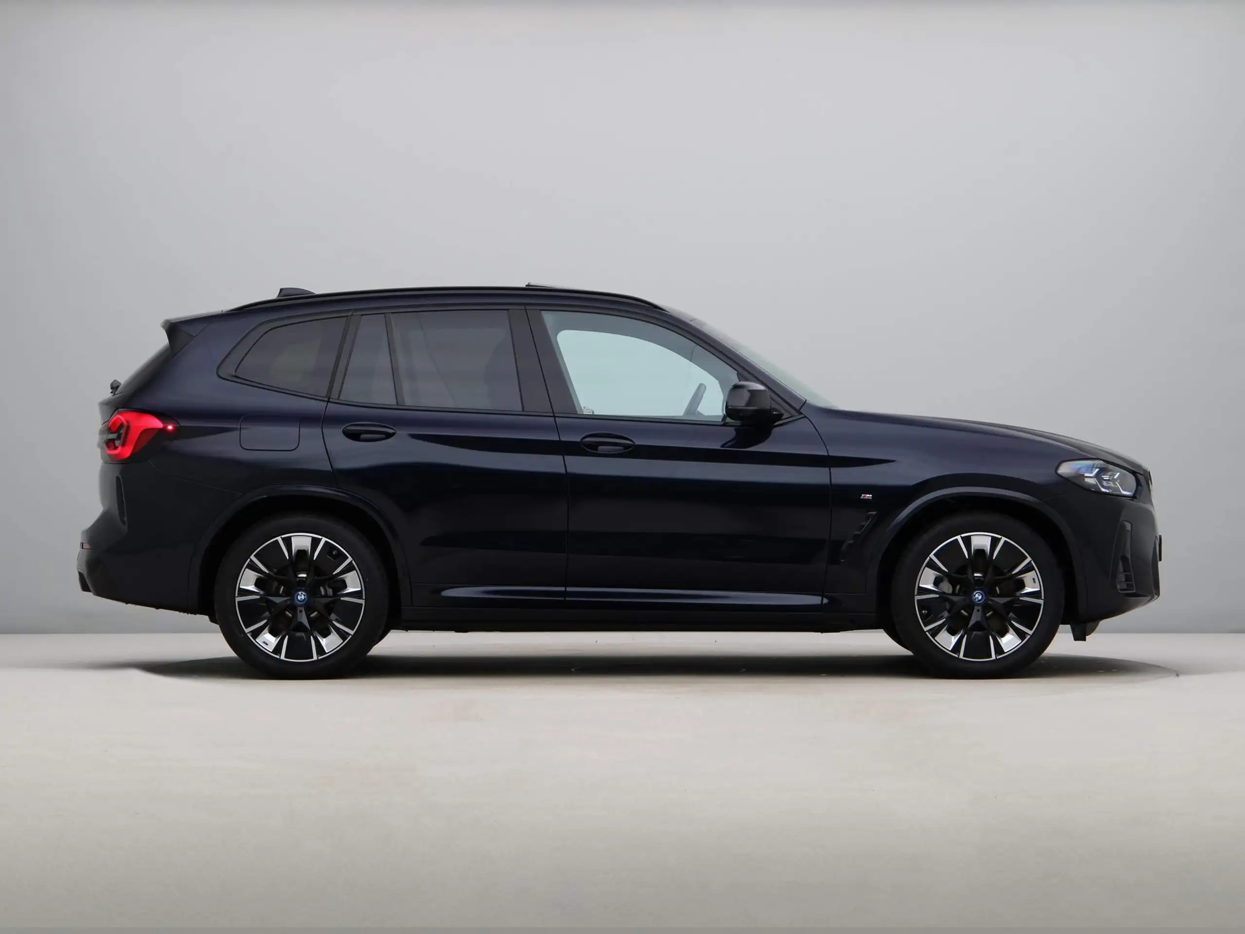 BMW - iX3