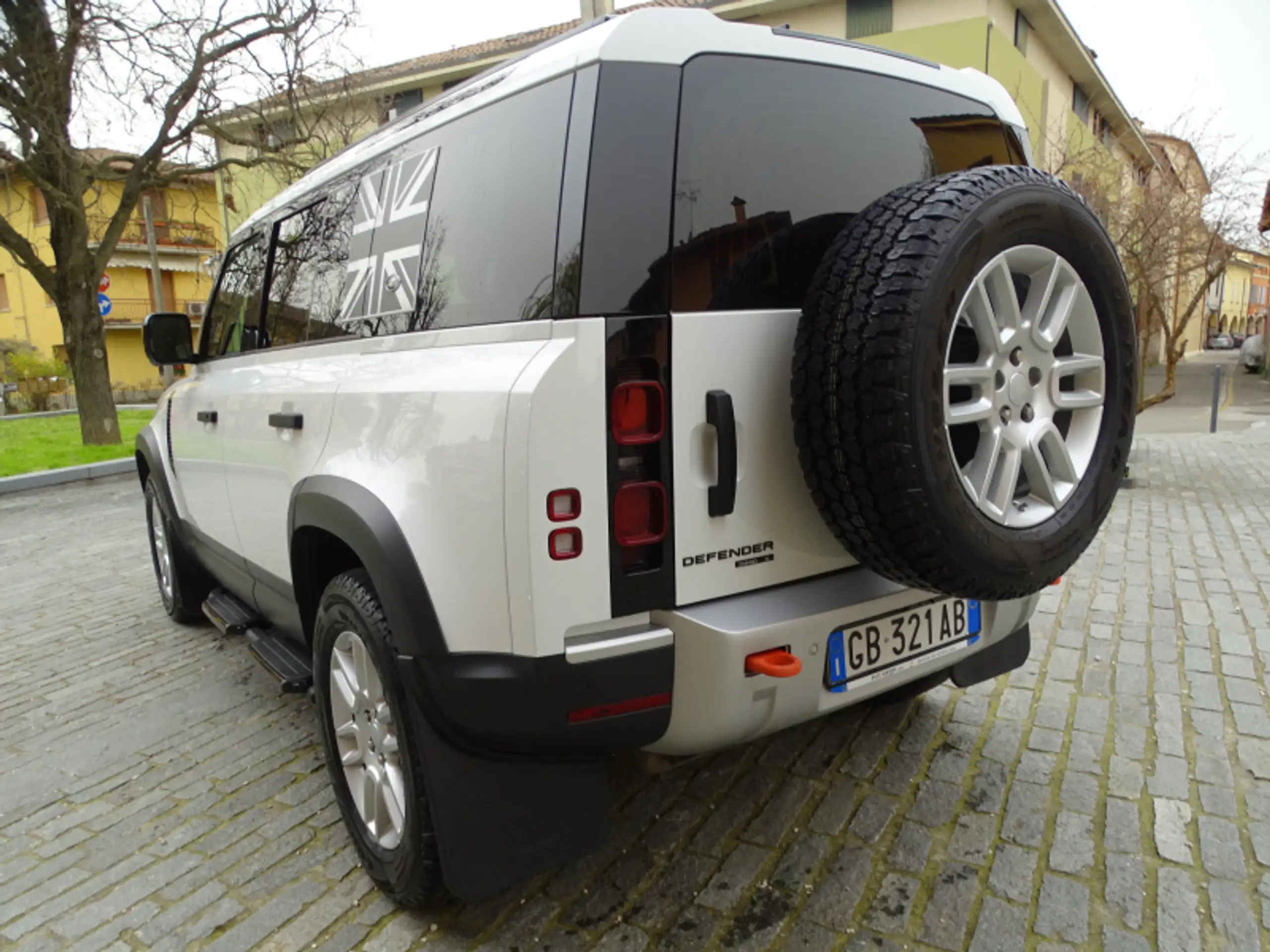 Land Rover - Defender