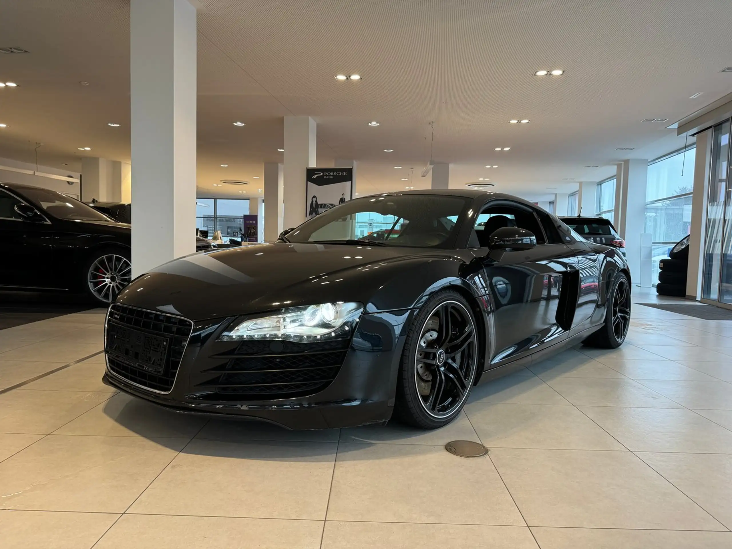 Audi - R8